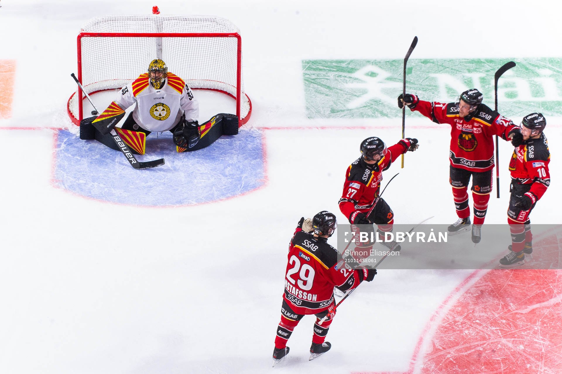 Brynäs målvakt Samuel Ersson deppar och Luleås Juhani