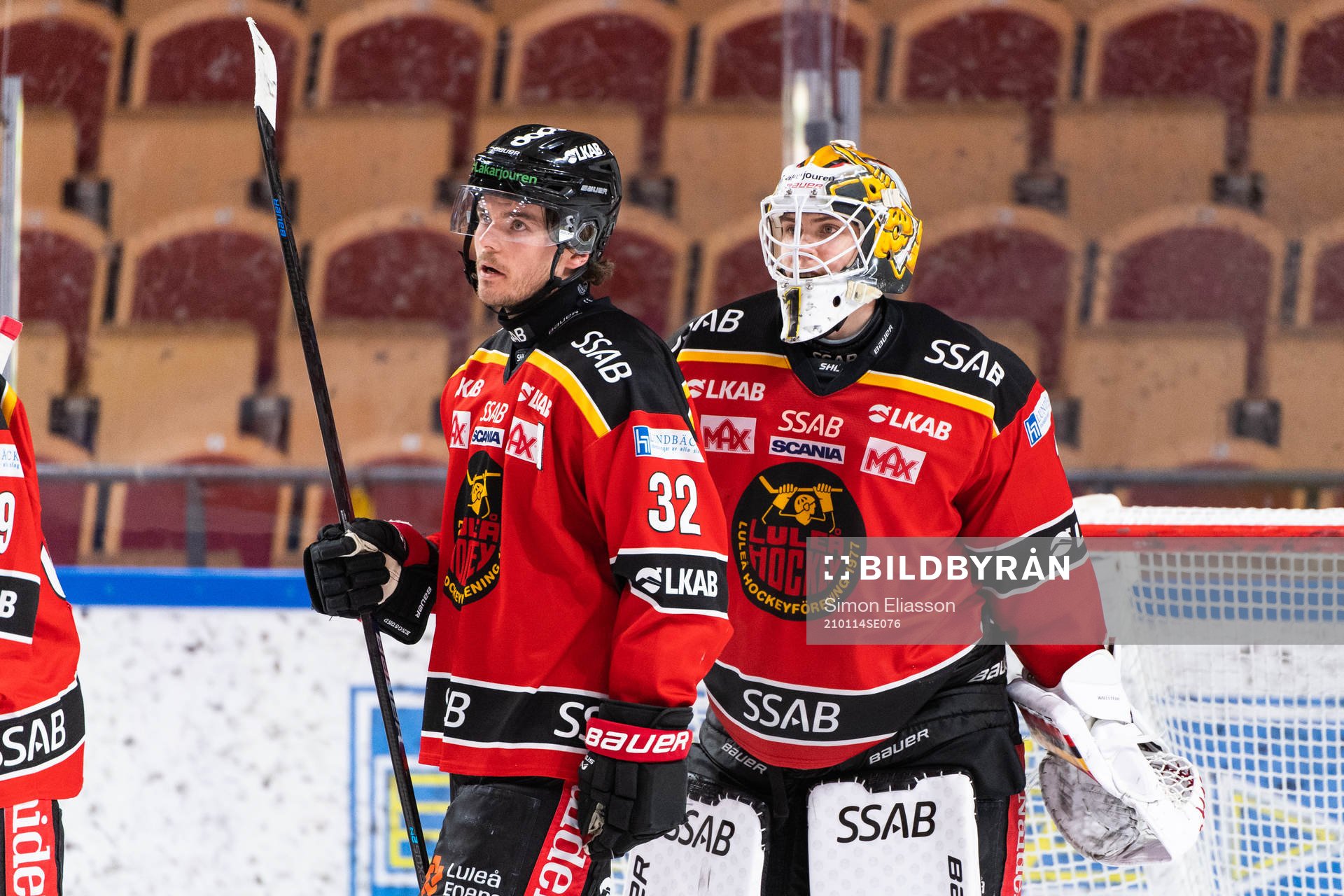 Luleås Oscar Engsund och målvakt Jesper Wallstedt