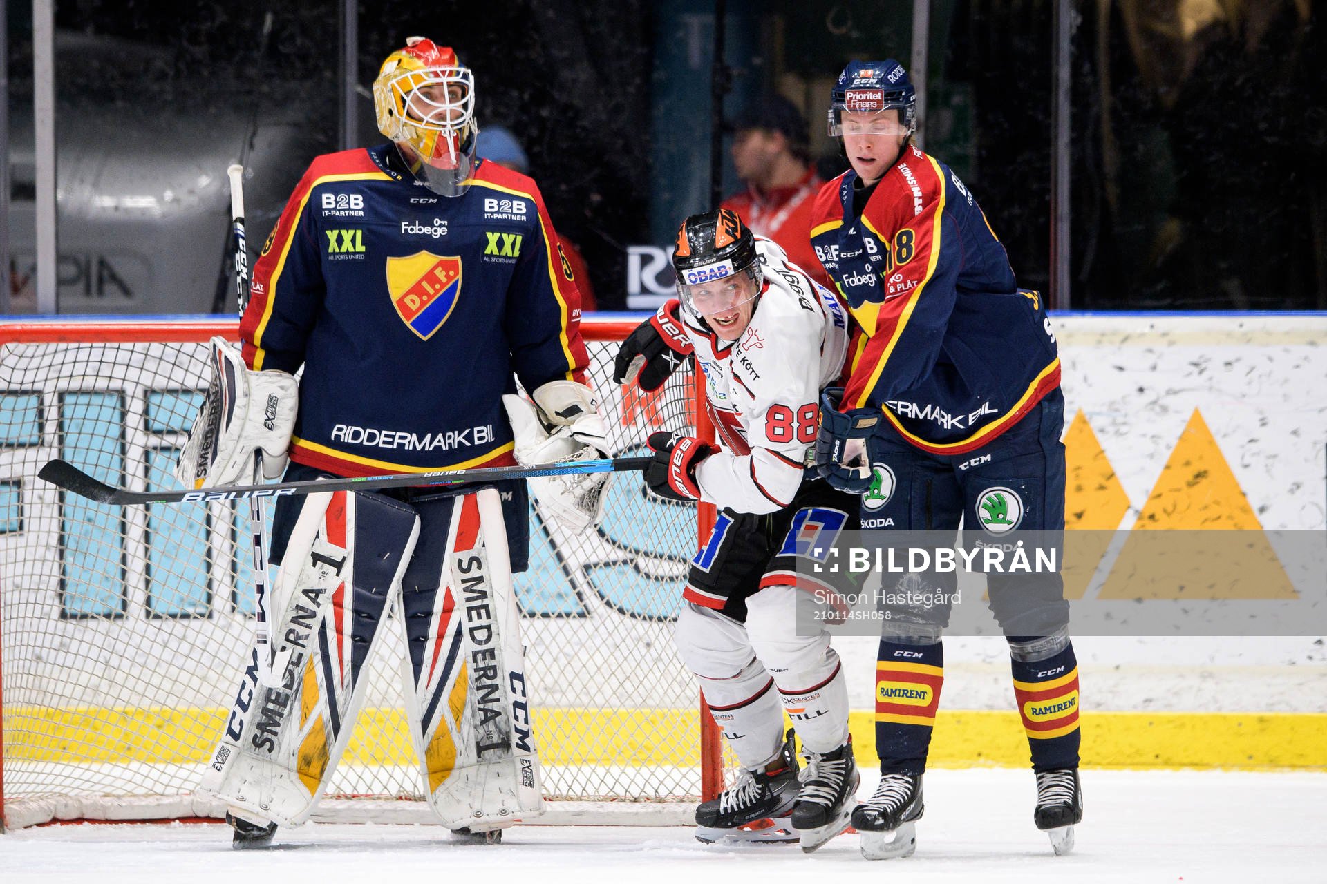 Örebros Joonas Rask oroar framför Djurgårdens målvakt