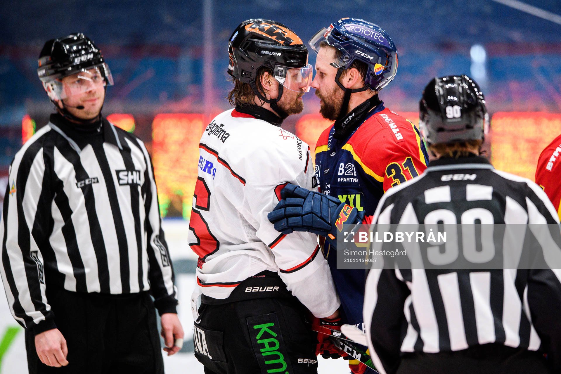Bråk mellan Örebros Stefan Warg  och Djurgårdens Dick