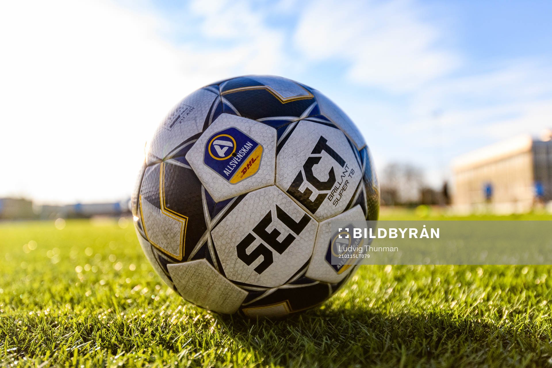 Officiell matchboll för Allsvenskan från Select under en träning med Malmö FF den 15 januari 2021 i Malmö.