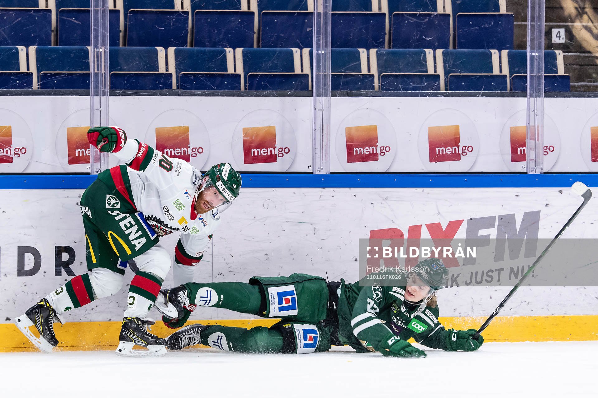 Frölundas Jens Olsson och Färjestads Albin Eriksson