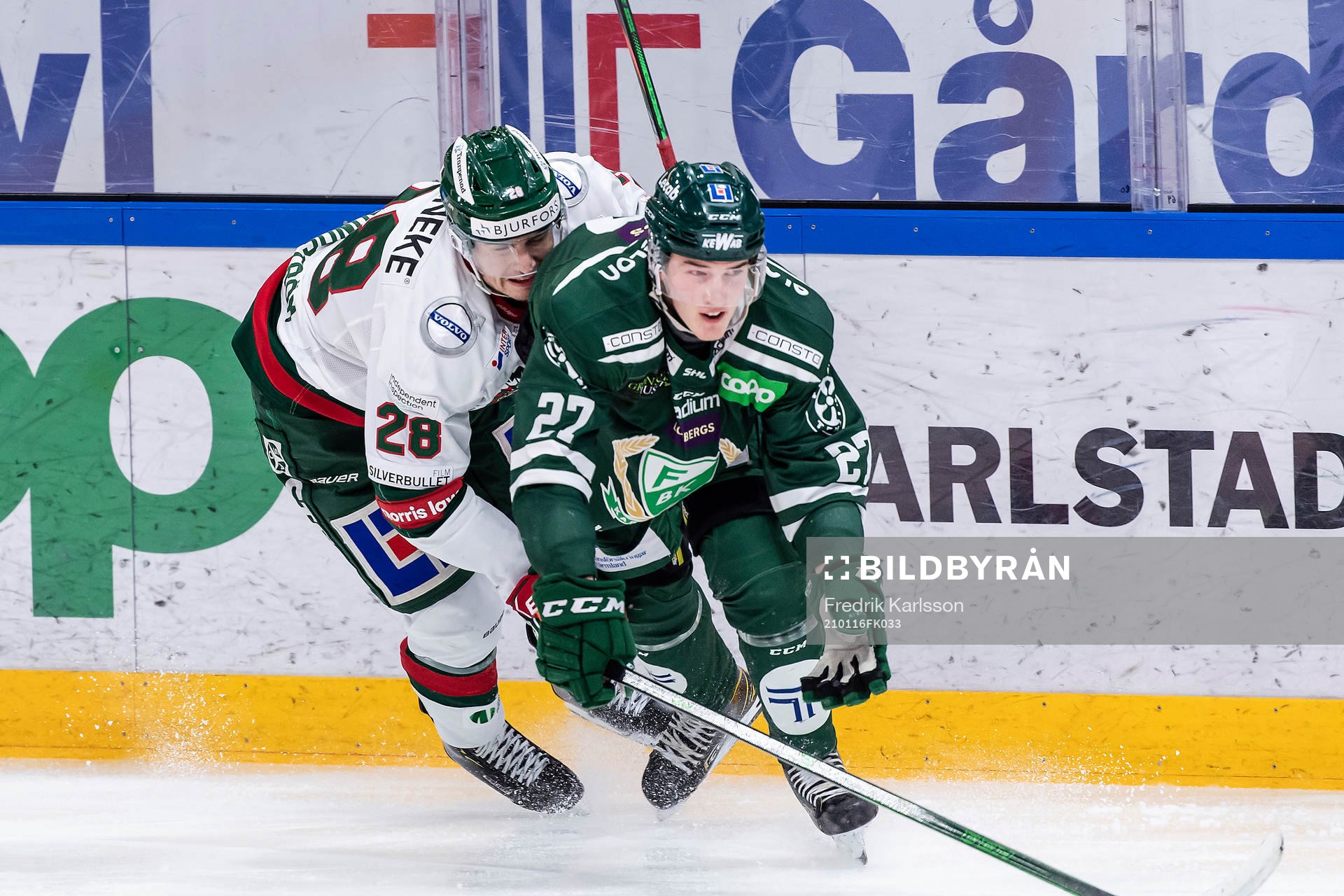Frölundas Johan Sundström och Färjestads Oskar Bäck