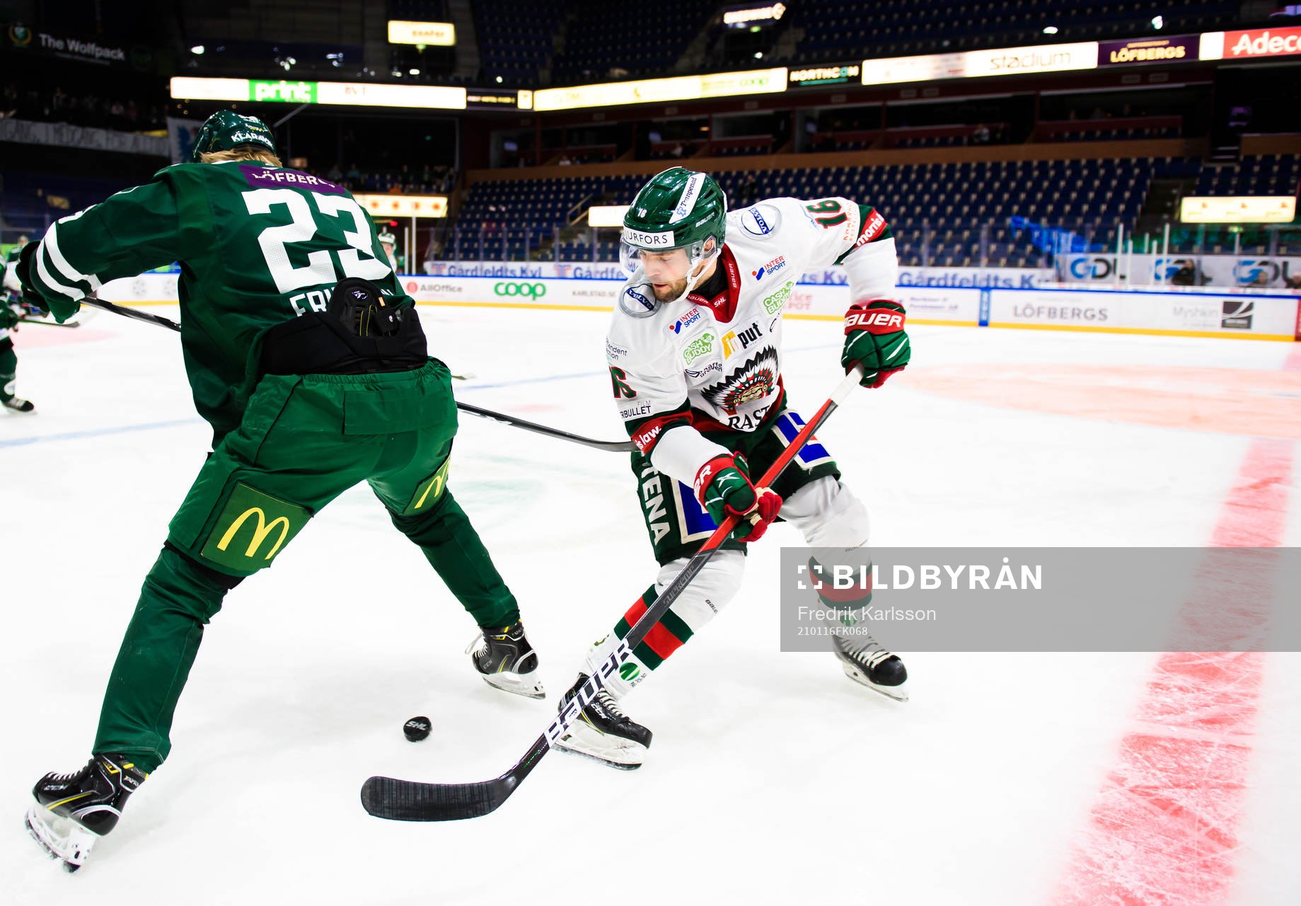 Färjestads Albin Eriksson och Frölundas Stefan Elliot
