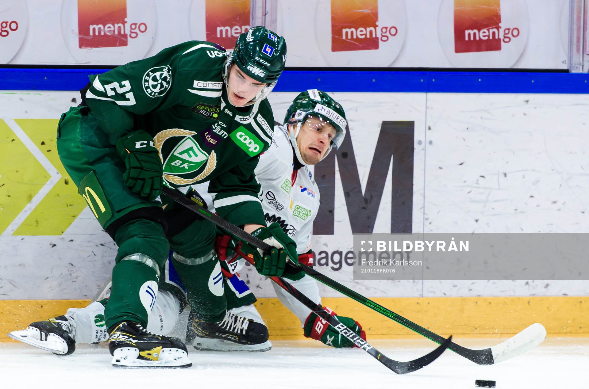 Färjestads Oskar Bäck och Frölundas Nicklas Lasu