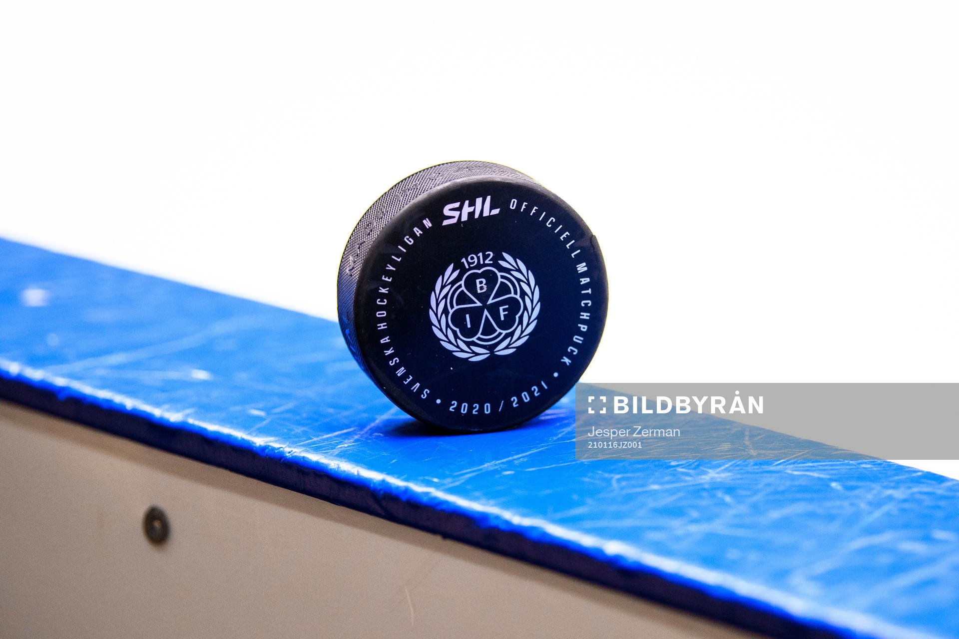 En matchpuck med Brynäs logo