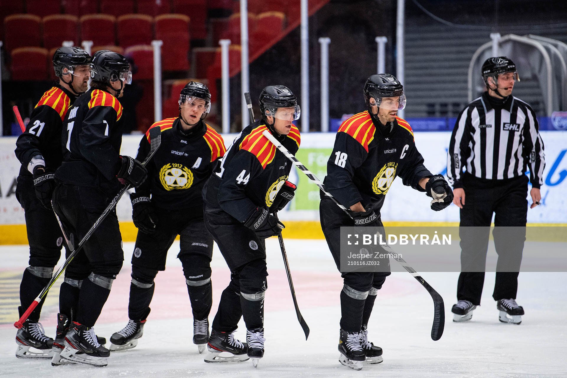 Brynäs Nicklas Danielsson och Anton Rödin jublar