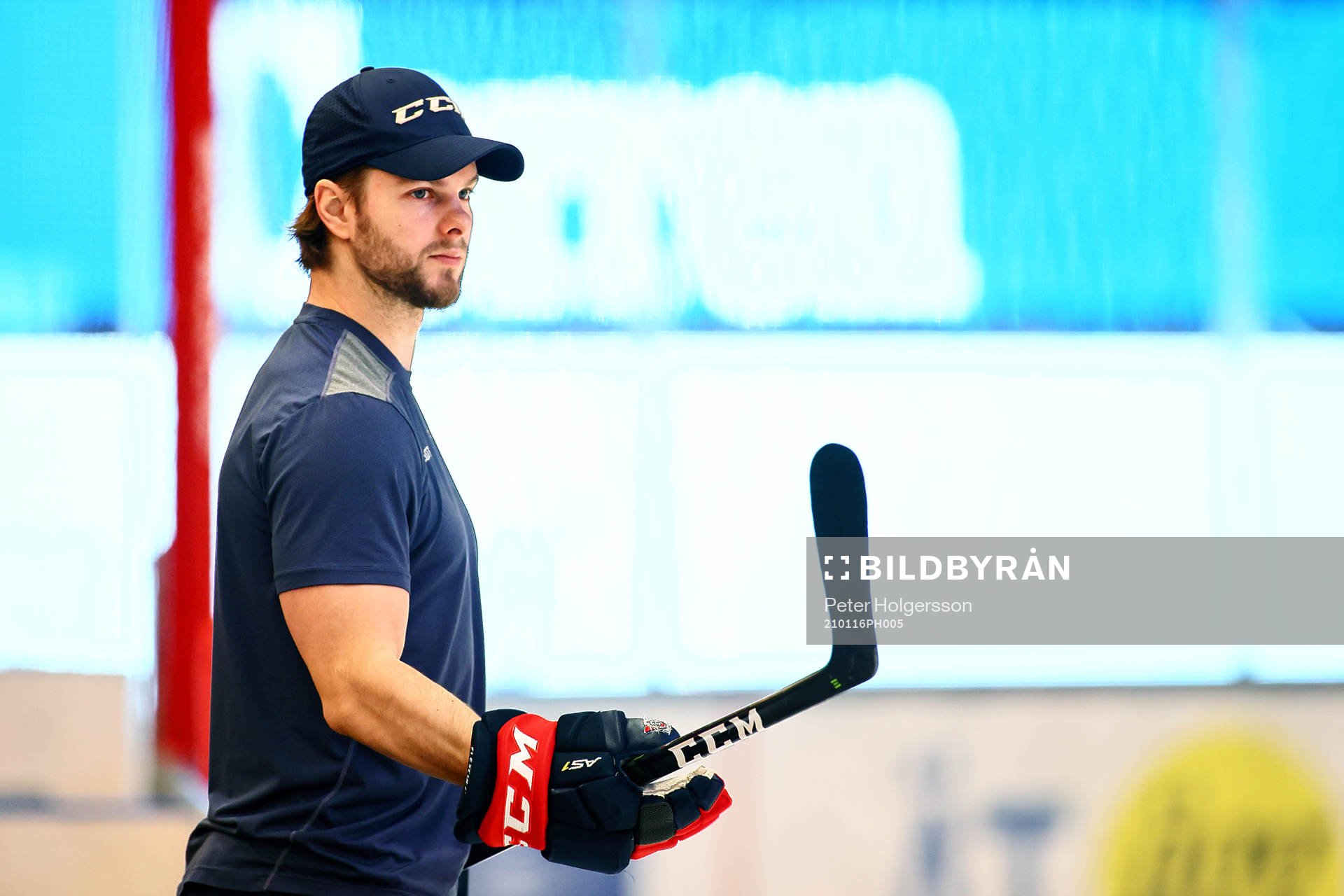 Linköpings Andrew Gordon före ishockeymatchen i SHL