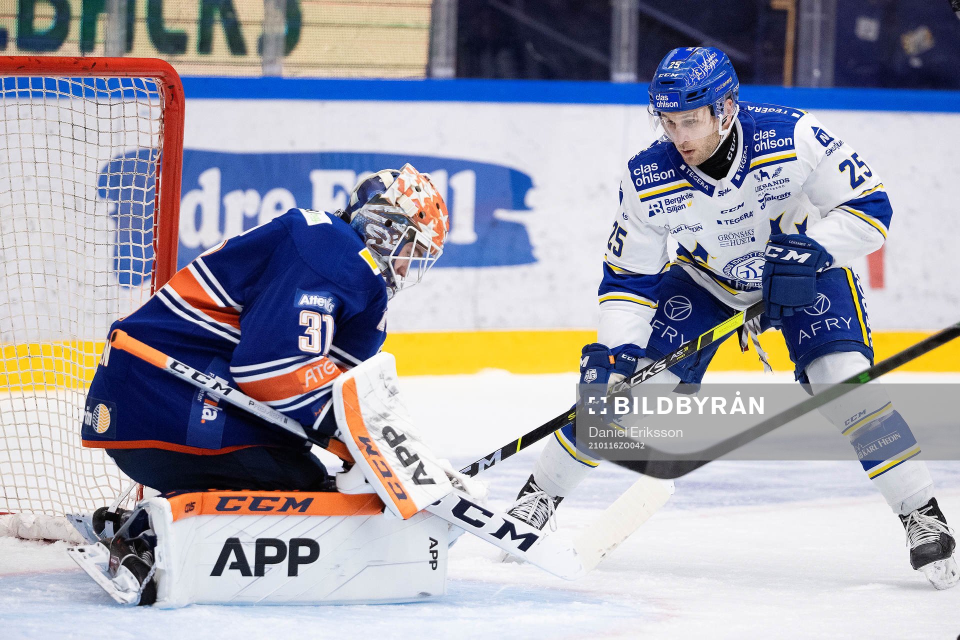 Växjös målvakt Erik Källgren och Leksands Carter Camper