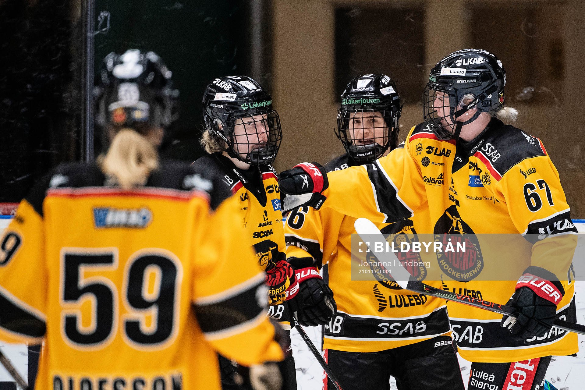 Luleås Michela Cava och Linn Peterson jublar