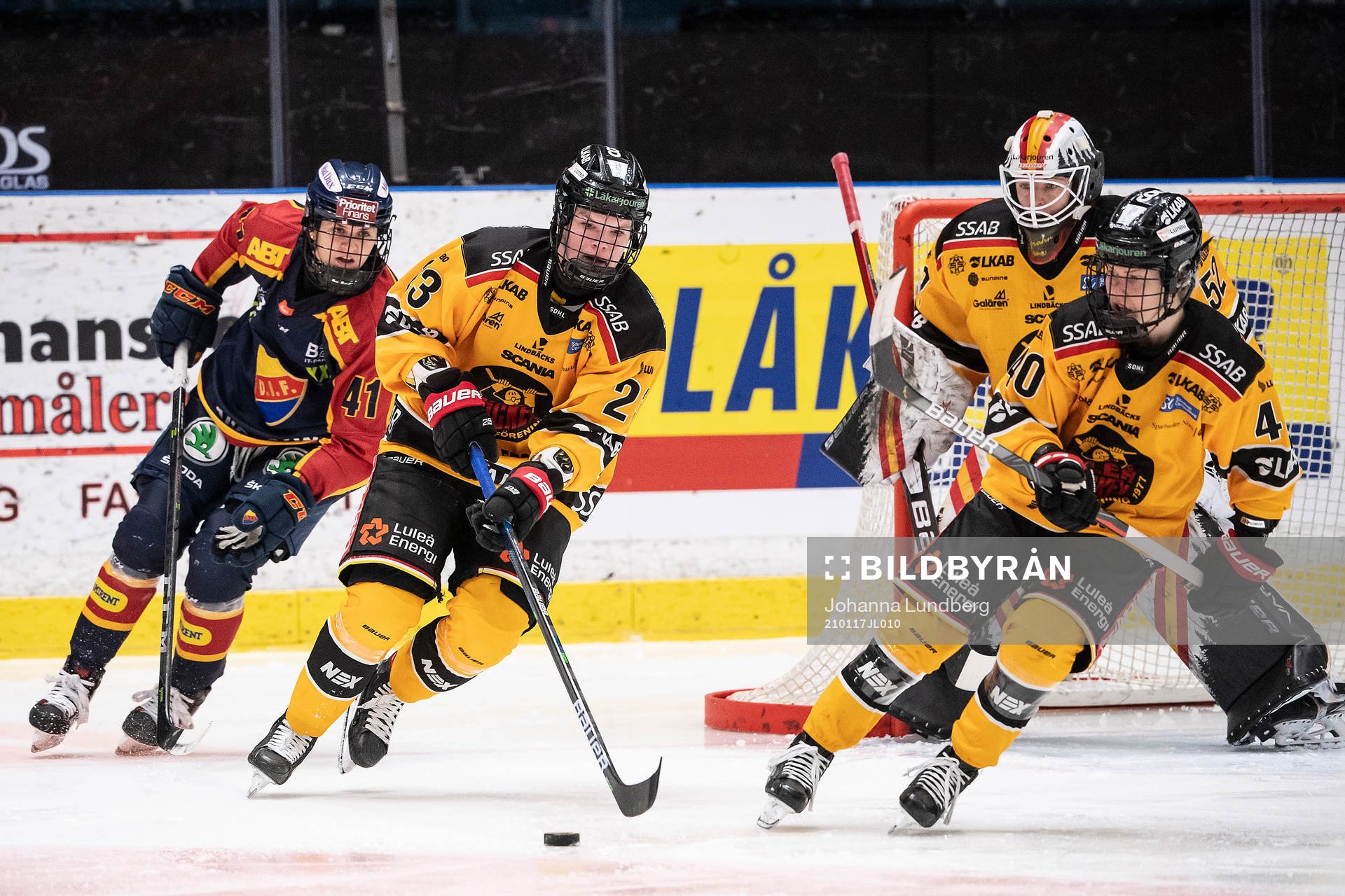 Luleås Pernilla Forsgren och Noora Tulus mot Djurgårdens