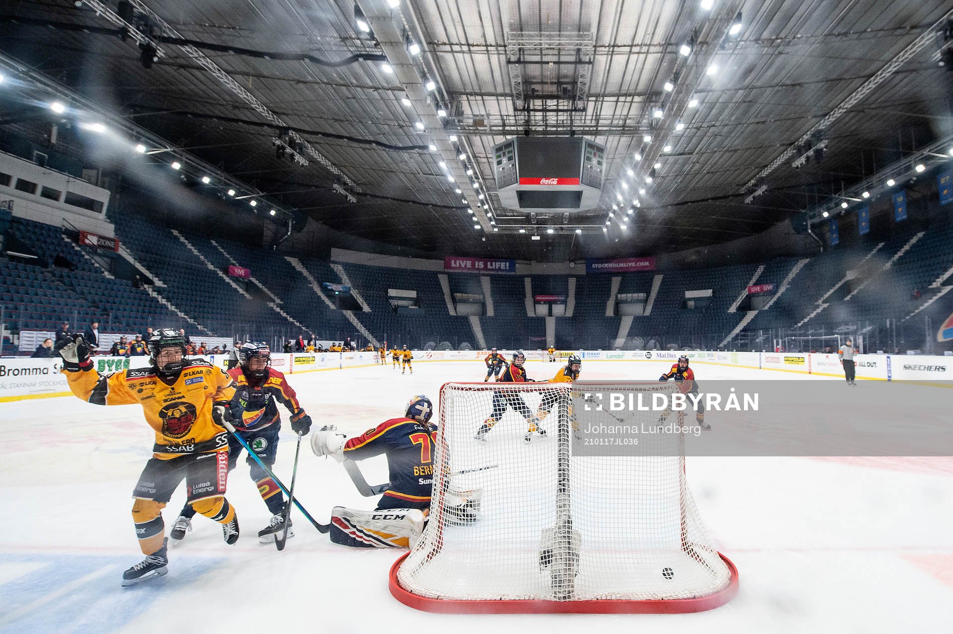Luleås Michela Cava jublar när hon gör +0-1 bakom