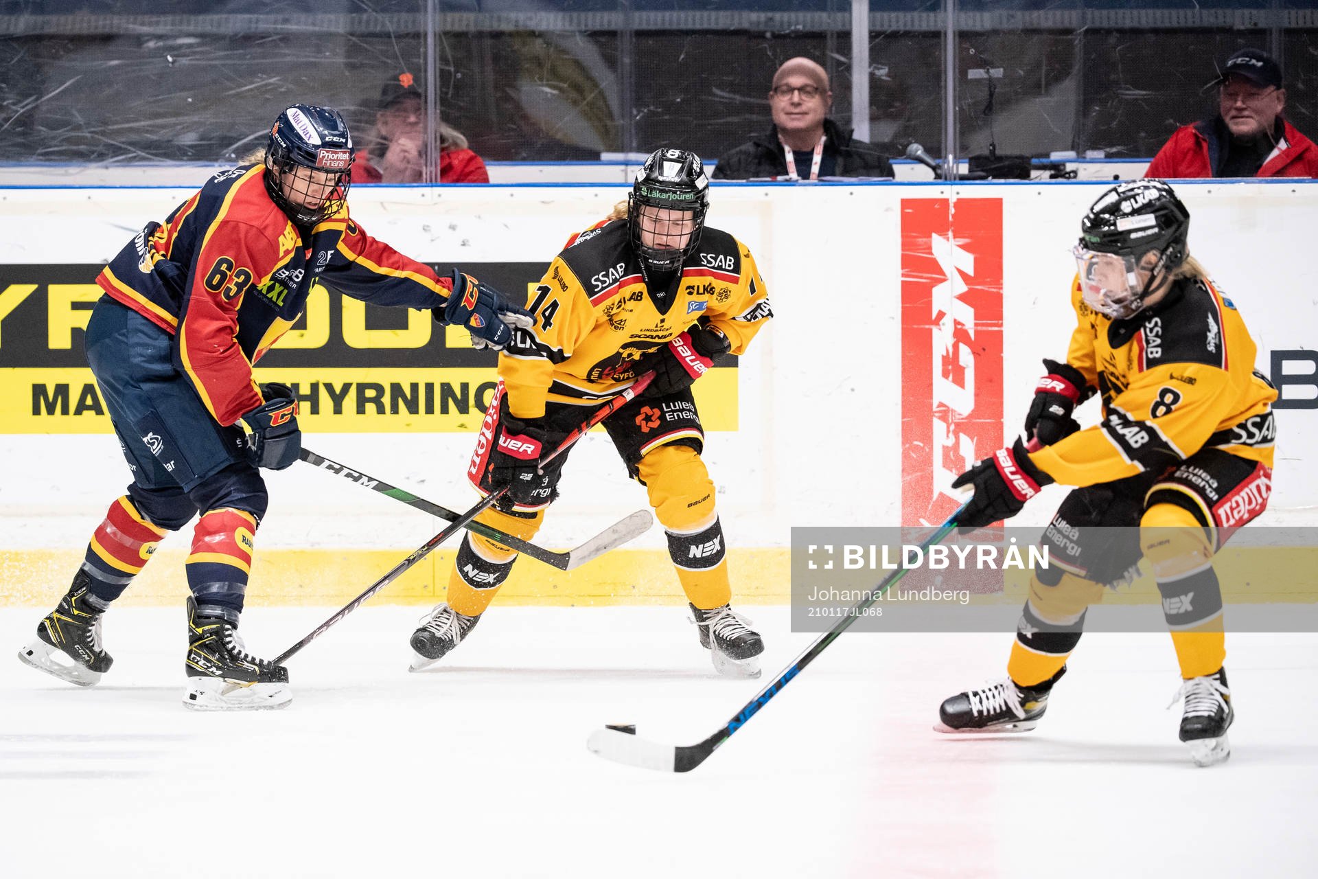 Djurgårdens Josefine Jakobsen mot Luleås Wilma Sjölund