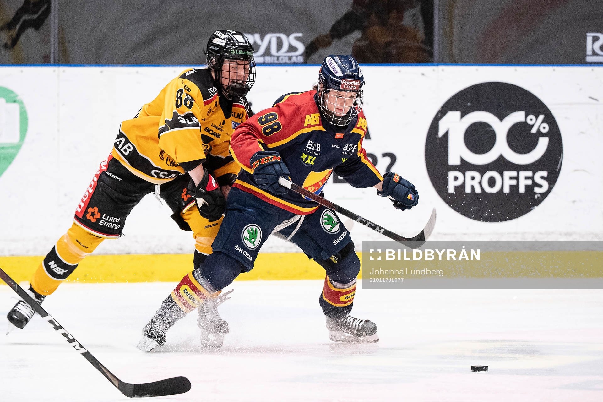 Luleås Ronja Savolainen och Djurgårdens Felicia Linder