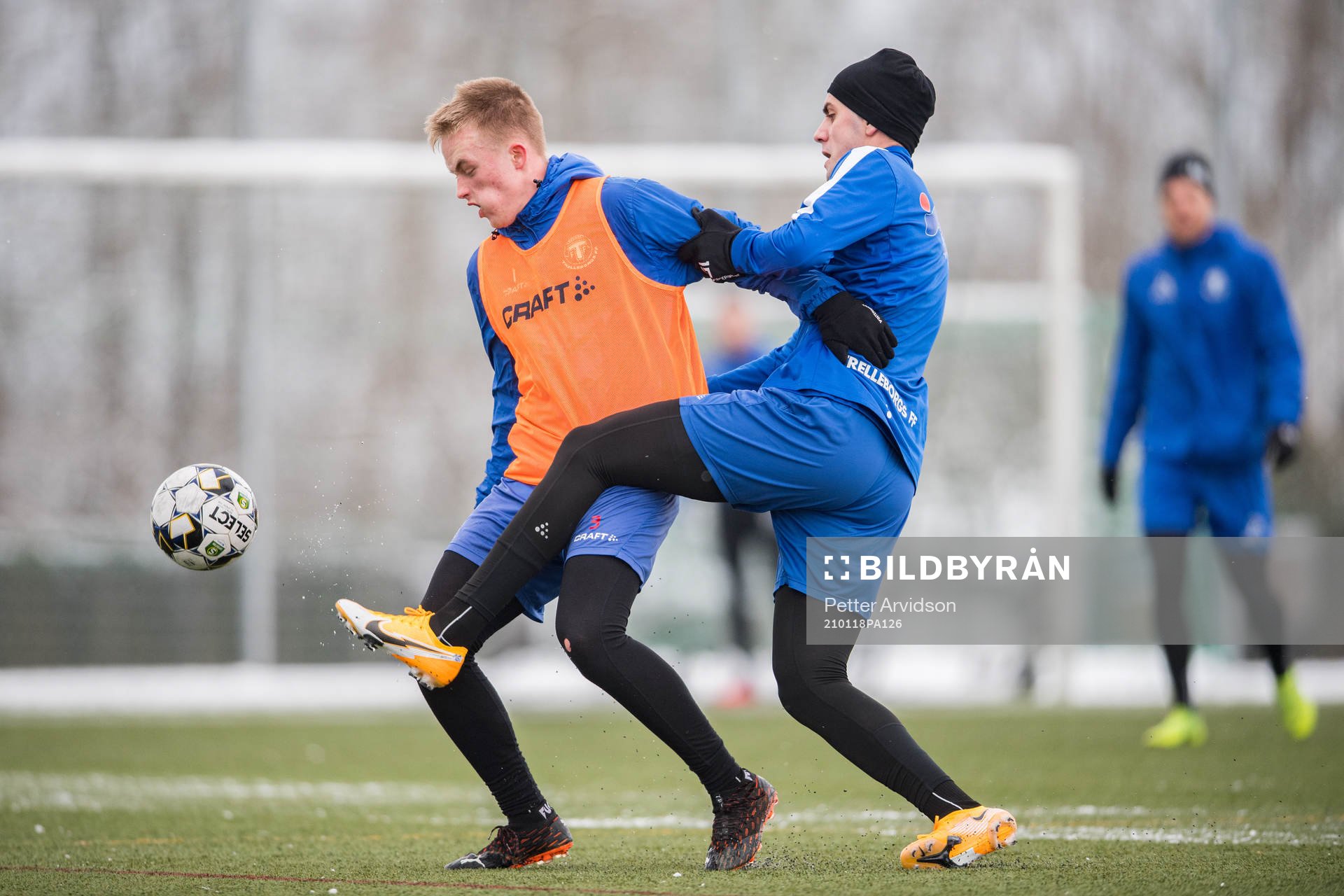 Totte Holmkvist och Bozidar Velickovic under en fotbollsträning med Trelleborg den 18 januari 2021 i Trelleborg.