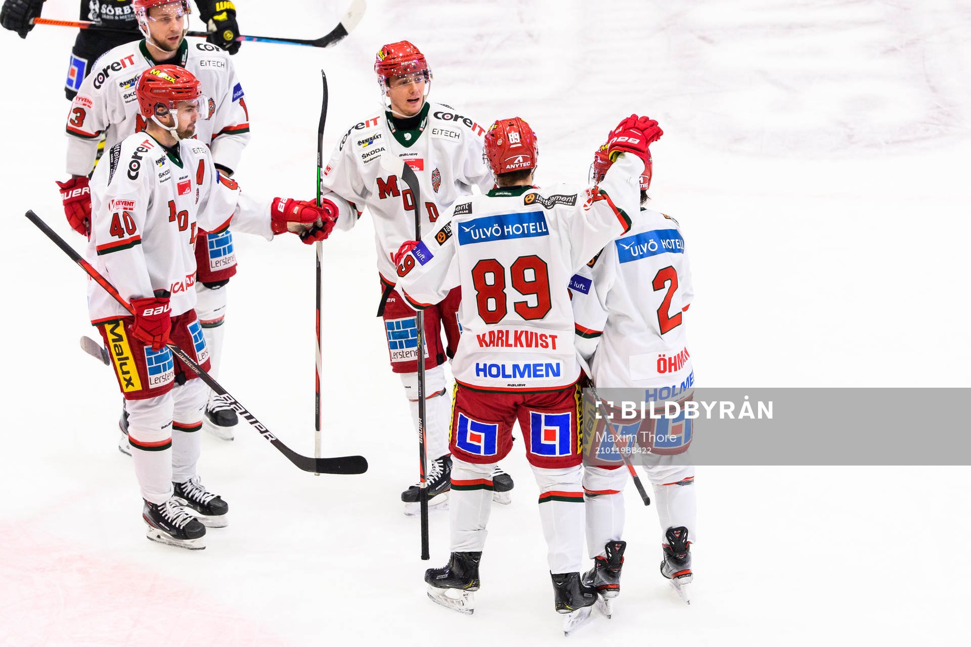 Modos Patrik Karlkvist jublar med lagkamrater