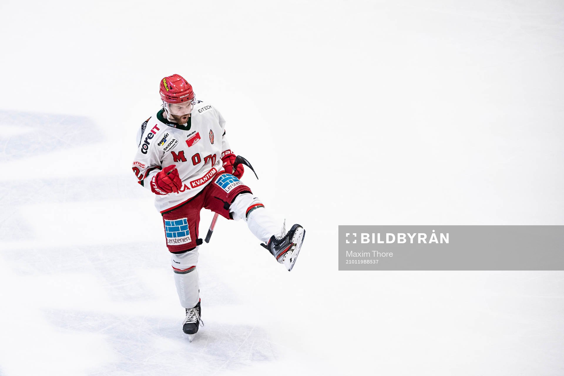 Modos Anton Öhman jublar