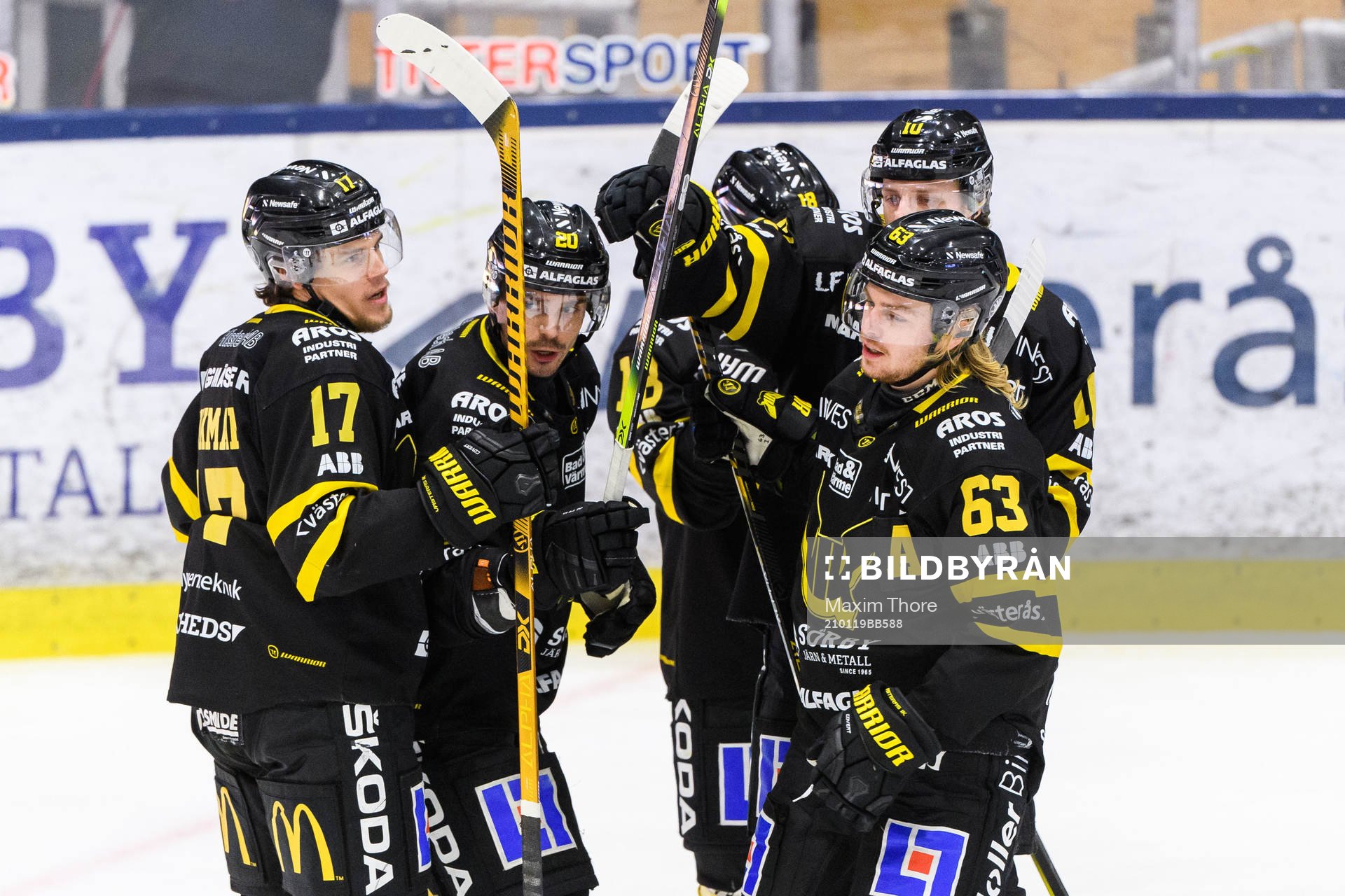 Västerås Henrik Hetta jublar med lagkamrater