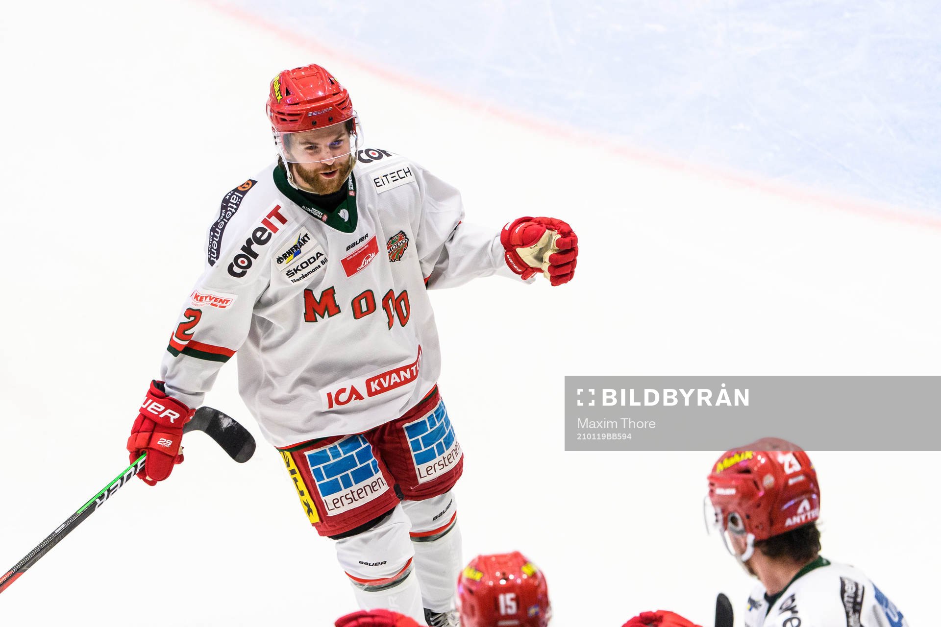 Modos Anton Öhman jublar