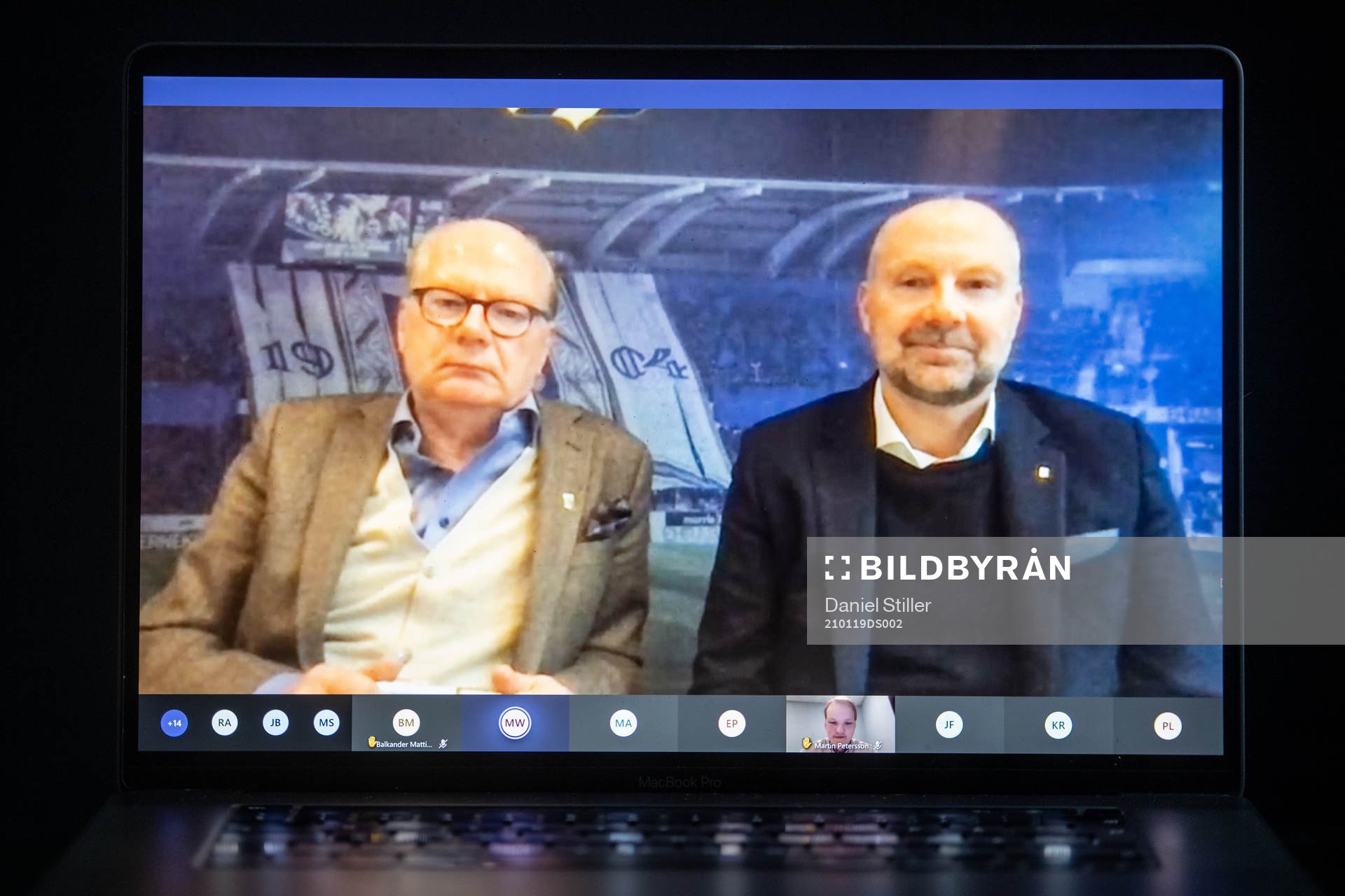 Ordförande Mats Engström presenterar Håkan Mild  som ny