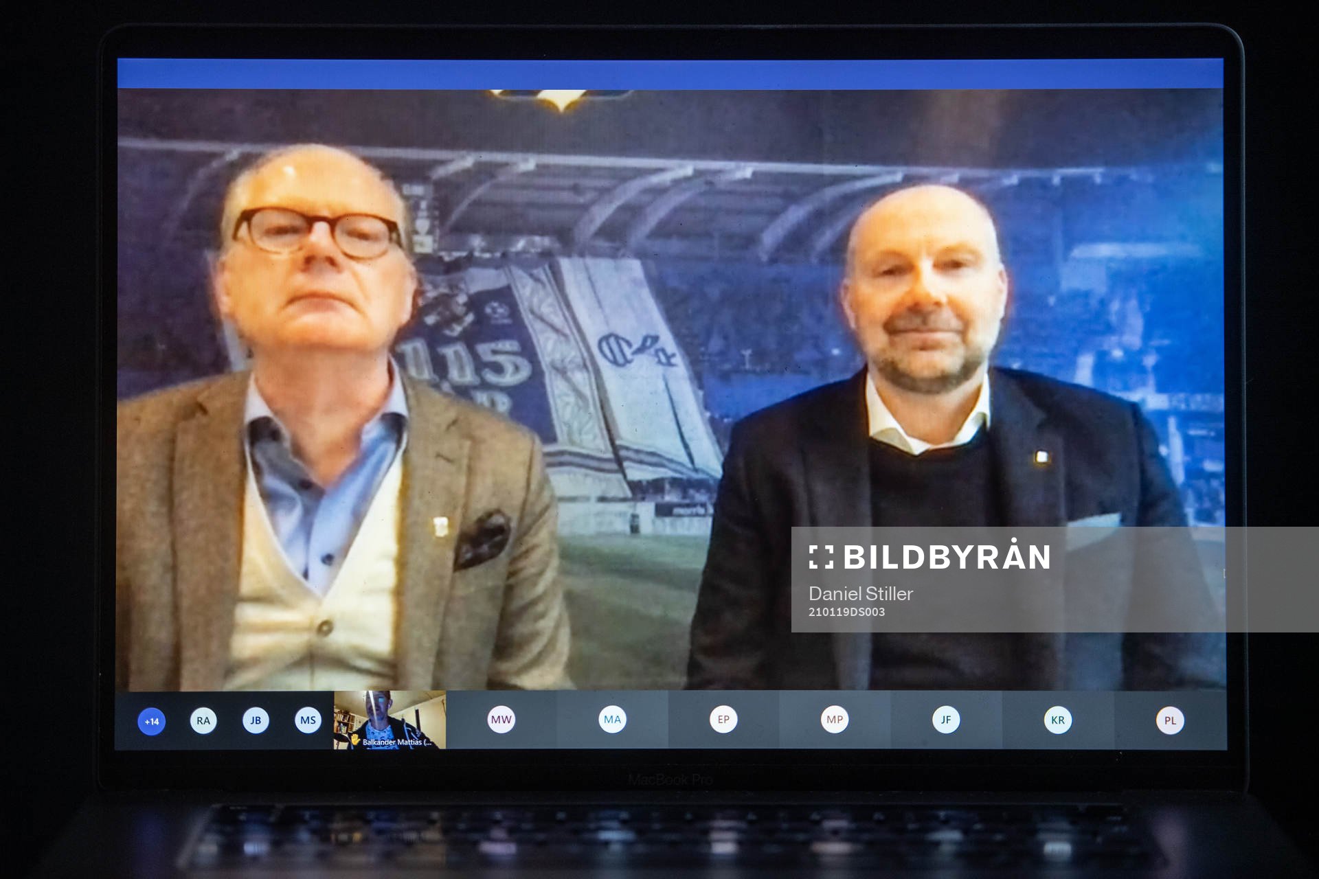 Ordförande Mats Engström presenterar Håkan Mild  som ny