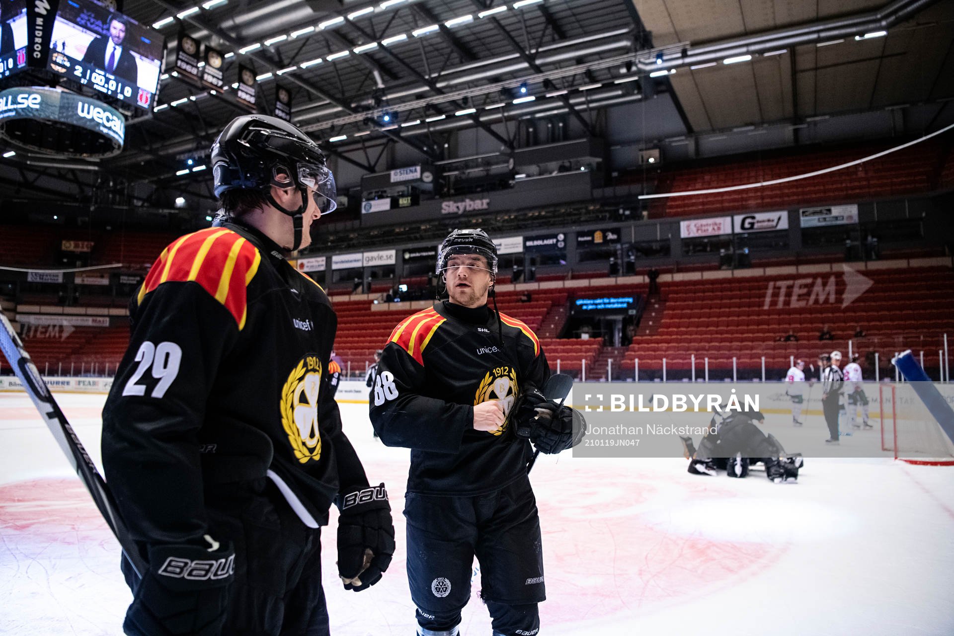Brynäs Oscar Birgersson och Jadeon Descheneau