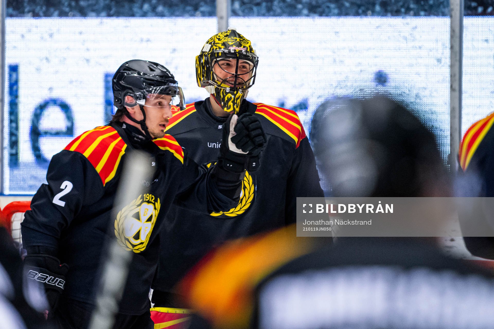 Brynäs målvakt Samuel Ersson jublar