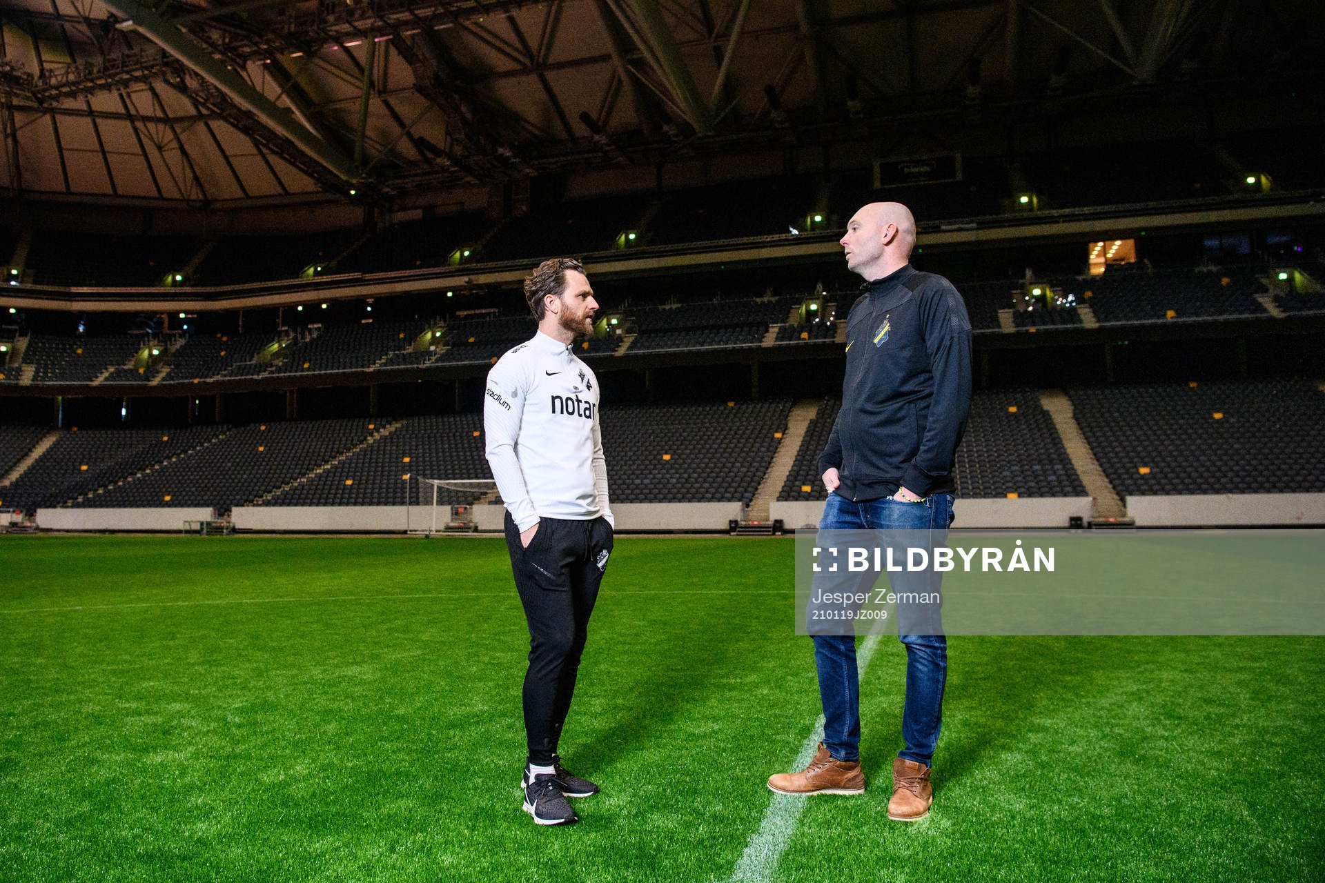 s huvudtränare Bartosz Grzelak och nya assisterande