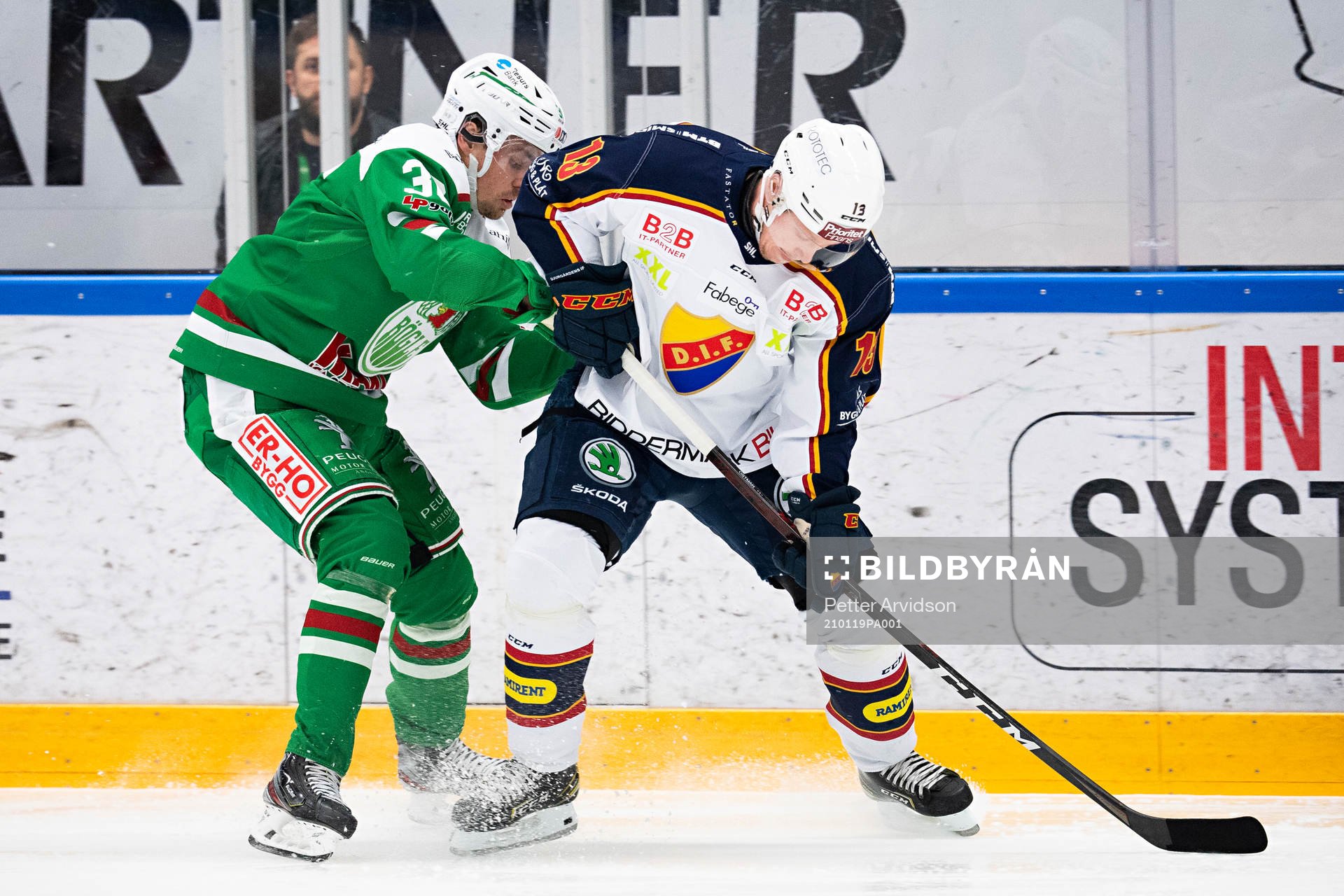 Rögles Filip Karlsson och Djurgårdens Kalle Östman