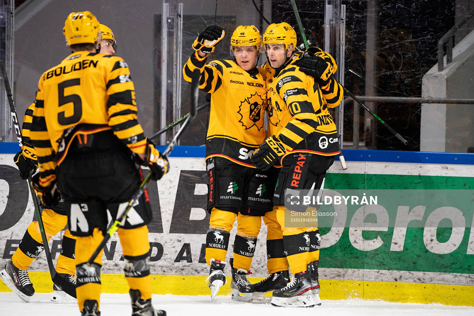 Skellefteås Jonatan Berggren jublar