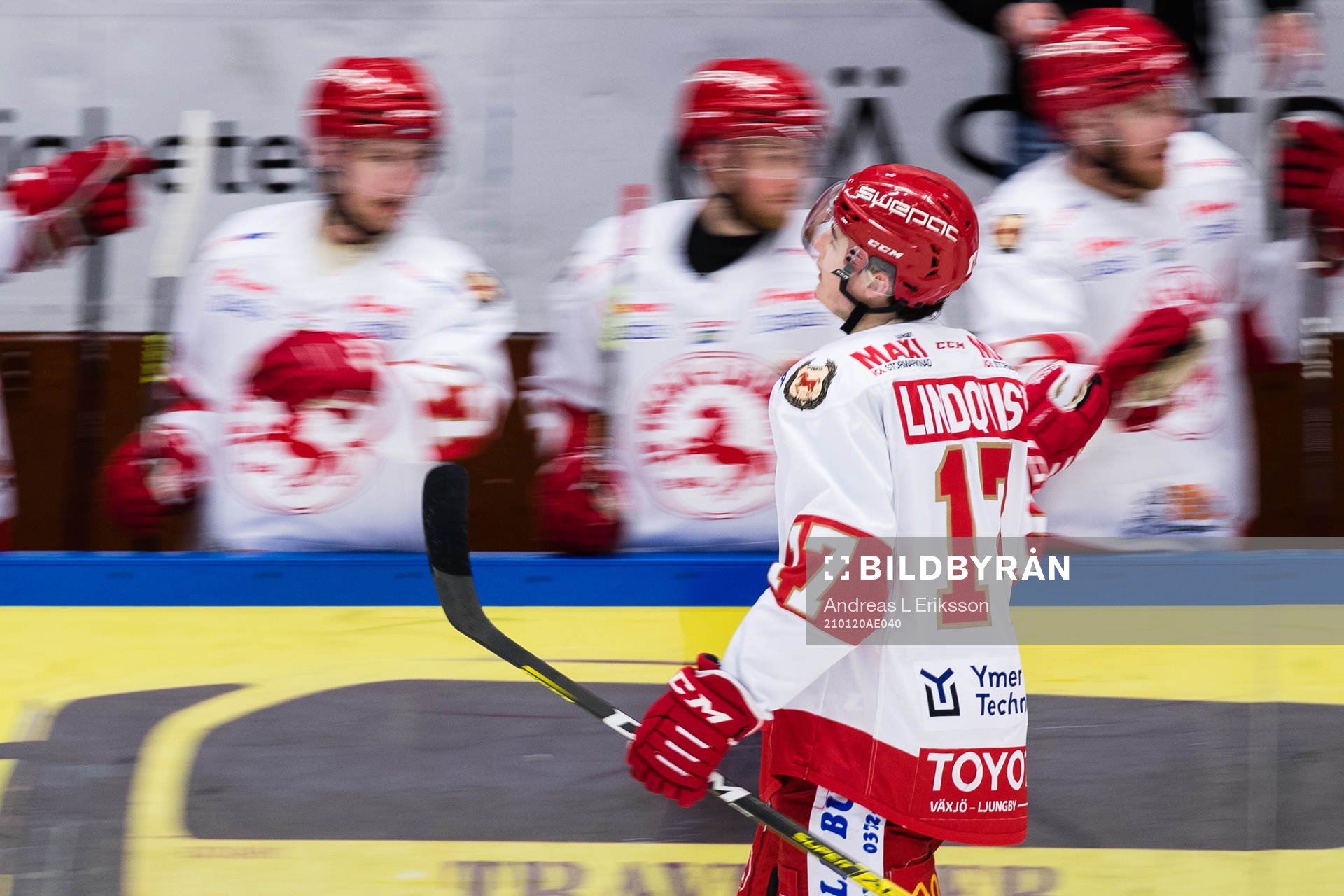 Trojas Noa Lindqvist Muci jublar med sina lagkamrater