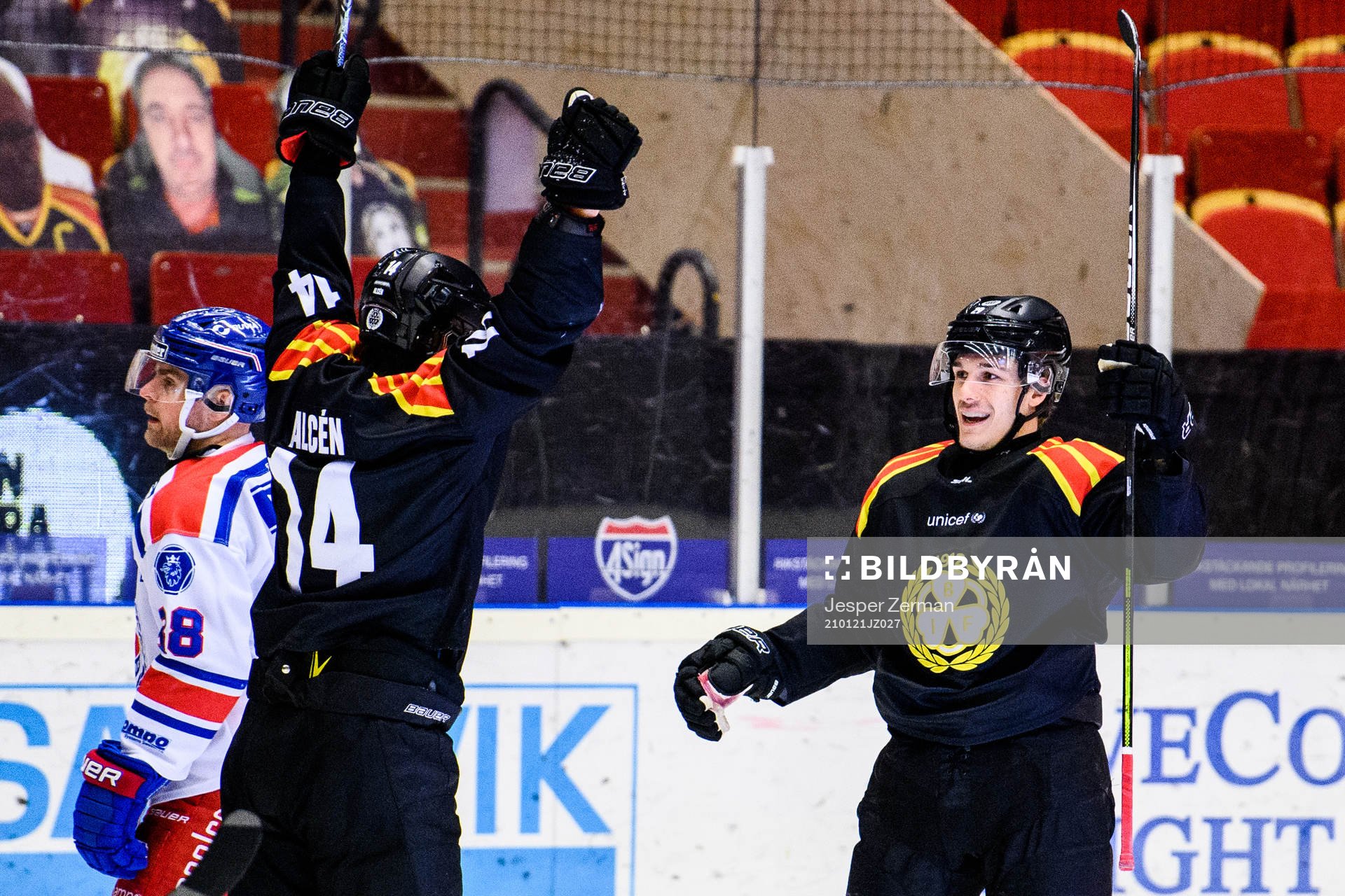 Brynäs Johan Alcén och Oscar Birgersson jublar