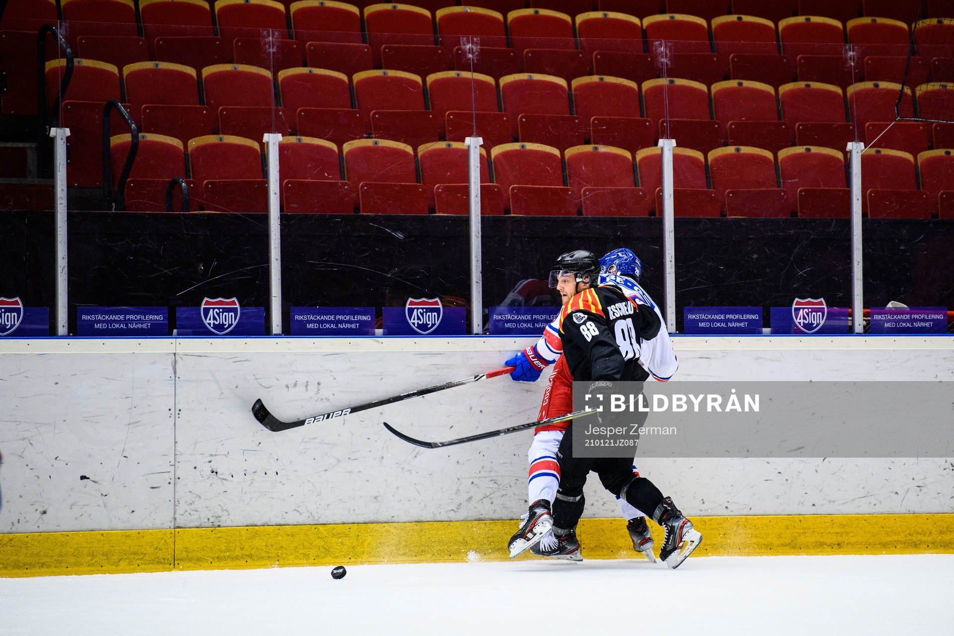 Brynäs Jadeon Descheneau och Oskarshamns Kim Rosdahl