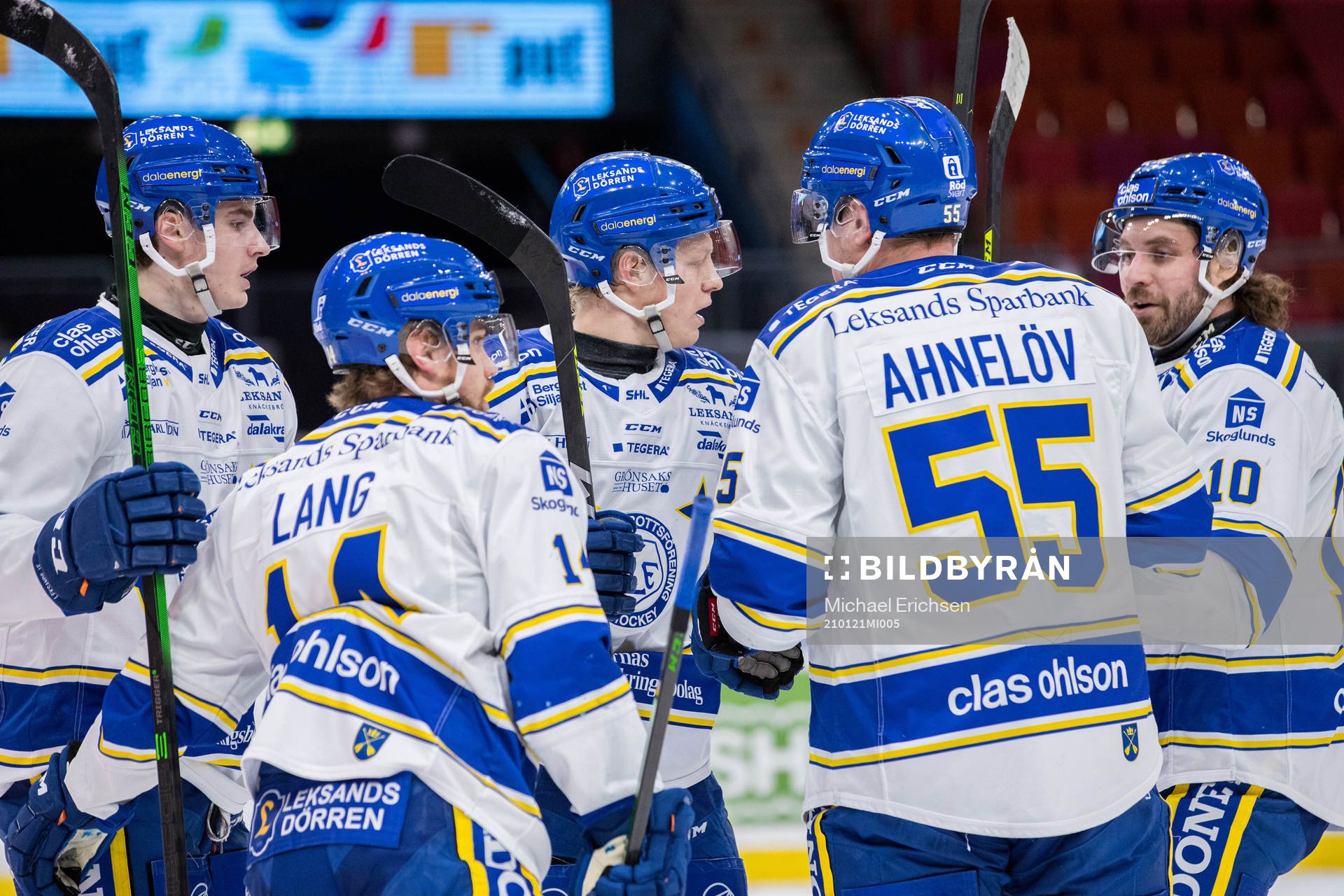 Leksands Emil Heineman jublar med lagkamrater