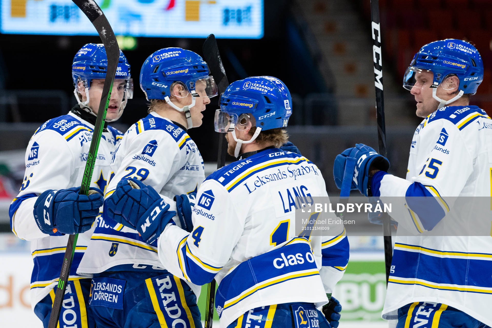 Leksands Emil Heineman jublar med lagkamrater