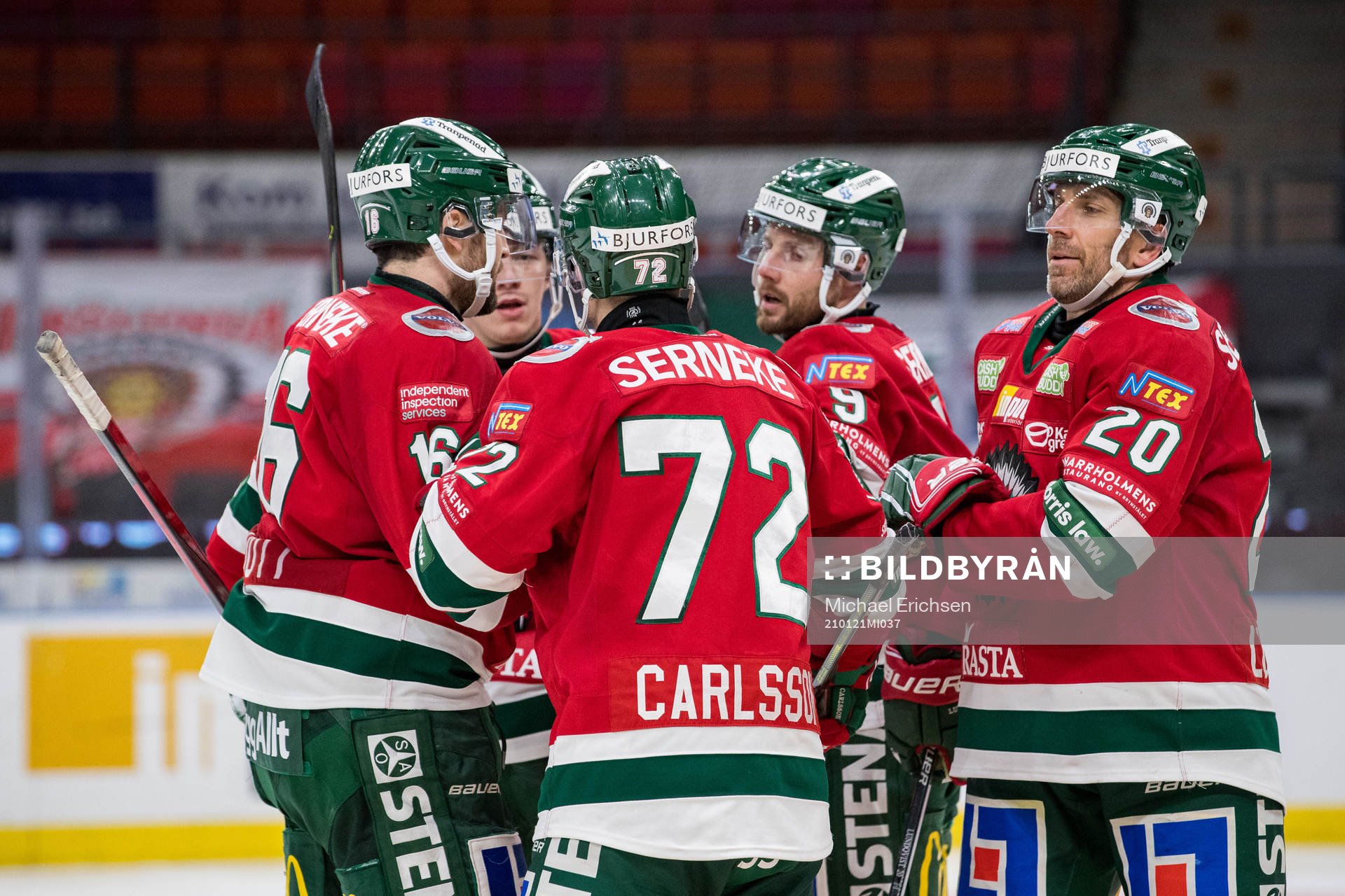Frölundas Patrik Carlsson jublar med lagkamrater