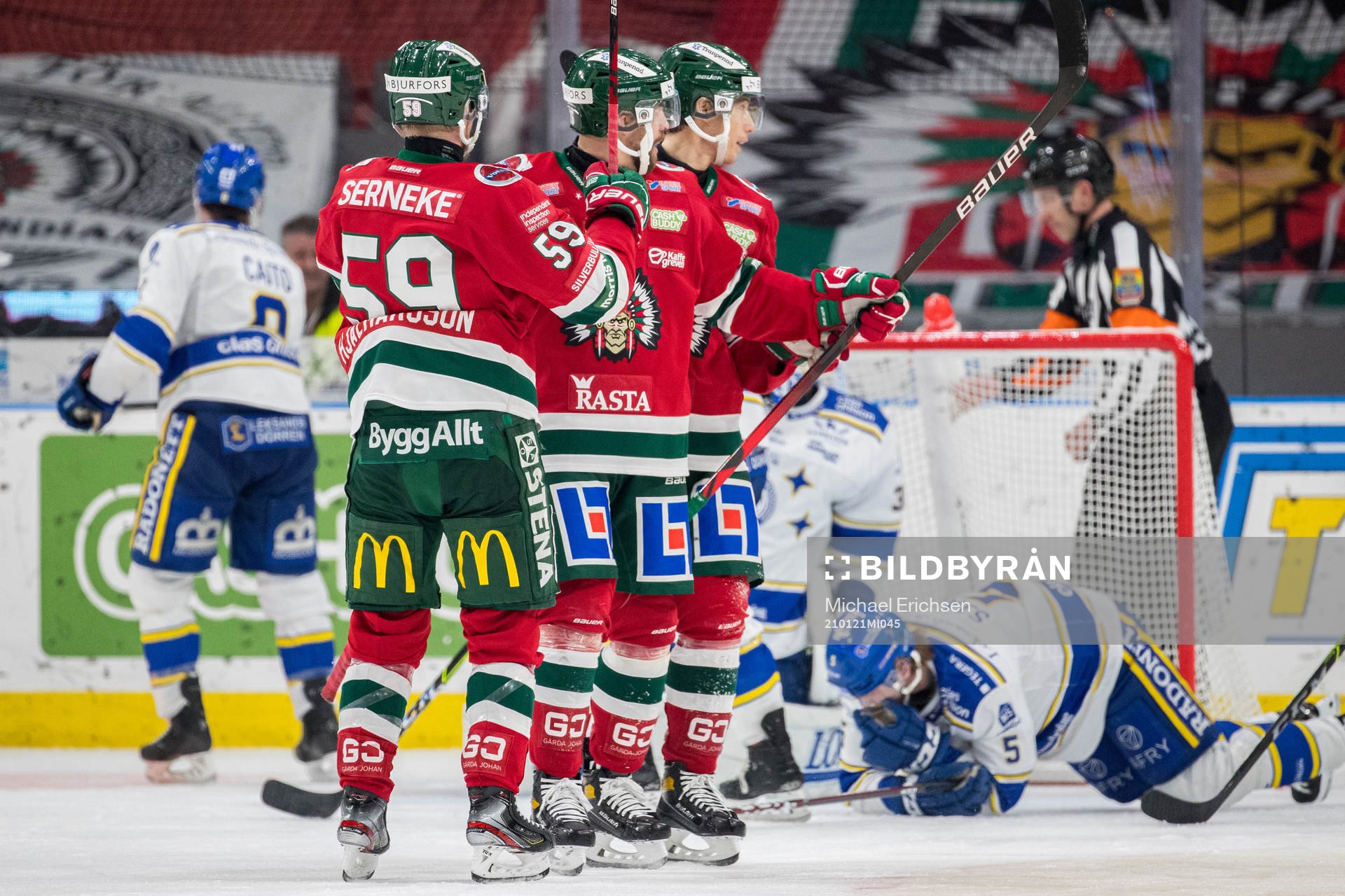 Frölundas Anders Grönlund och Simon Hjalmarsson jublar
