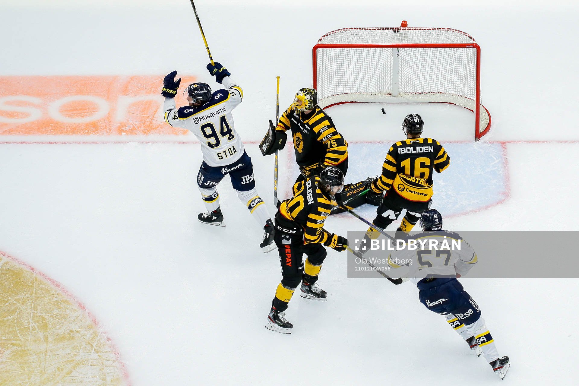 s Ryan Stoa och Anton Wedin jublar