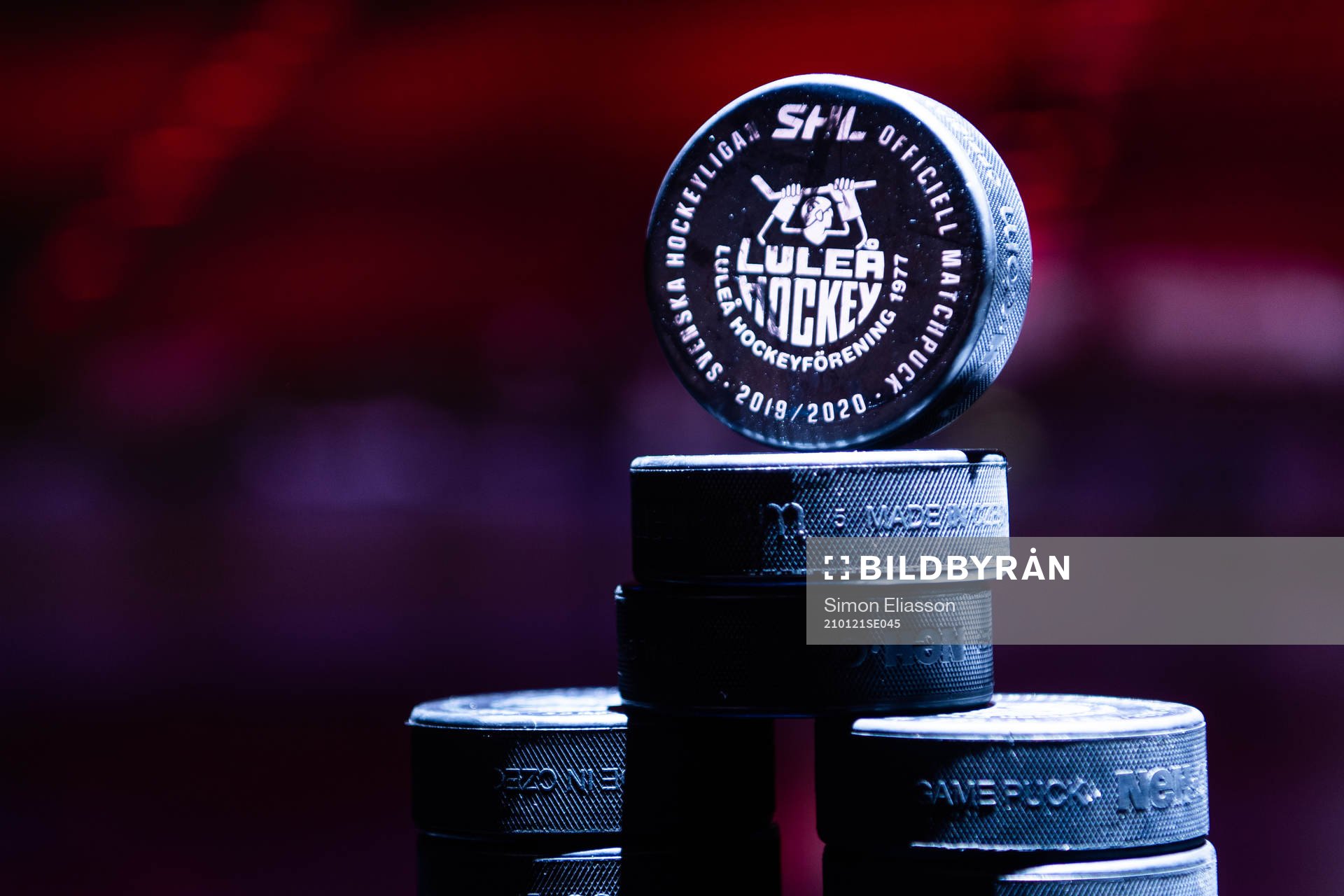 Puckar med Luleå hockeys klubbemblem