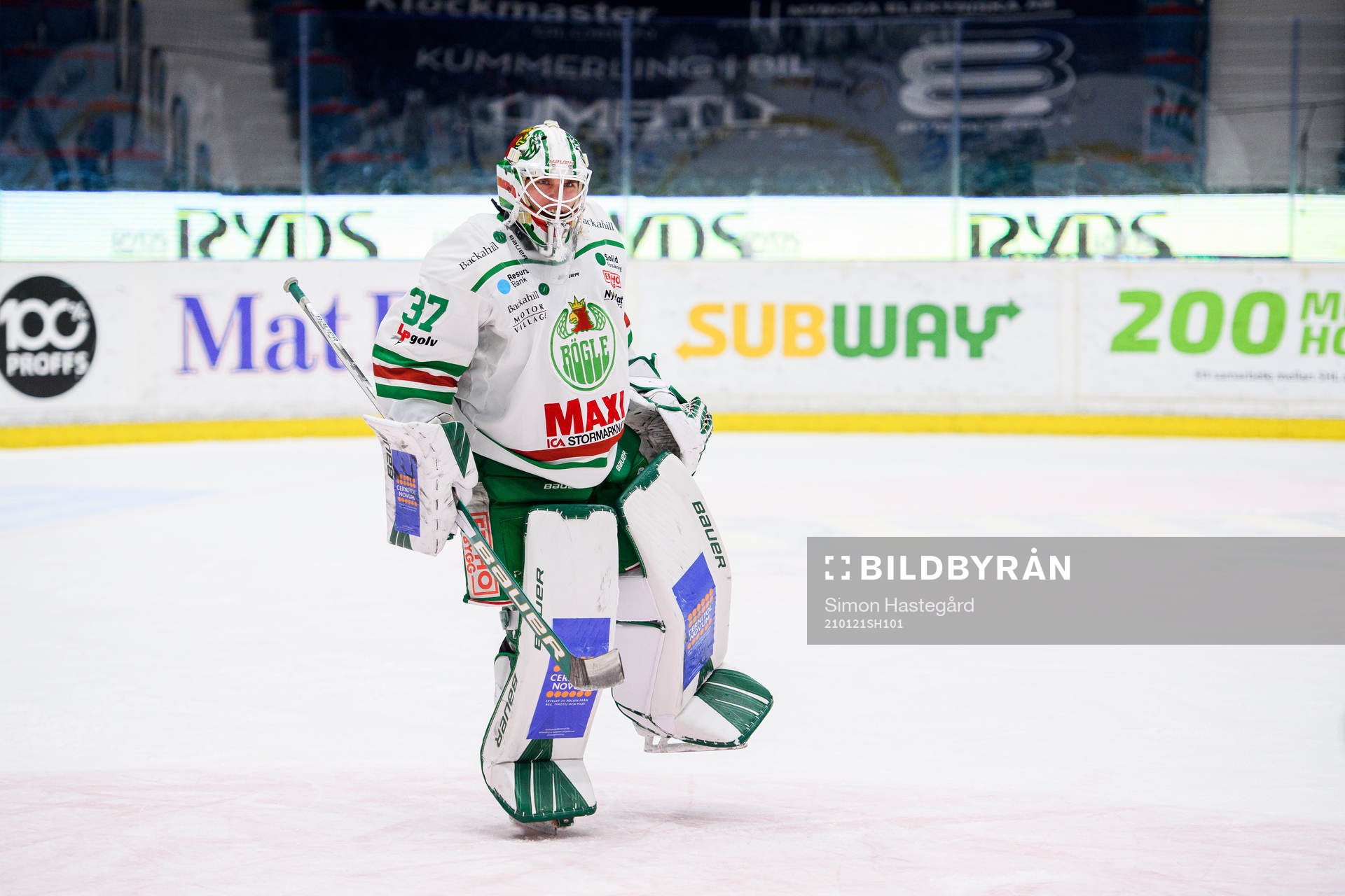 Rögles målvakt Johan Gustafsson jublar