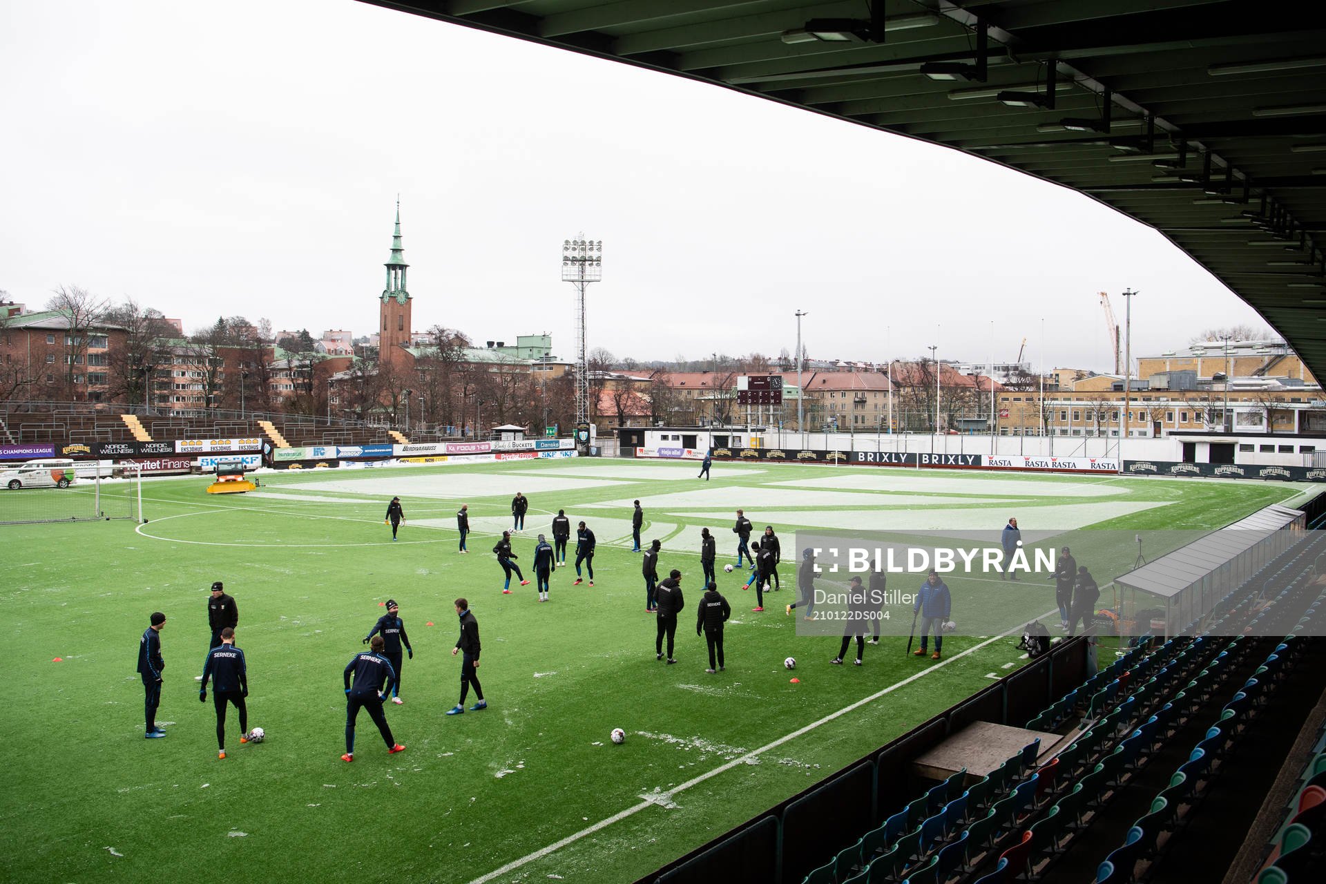 Laget värmer upp