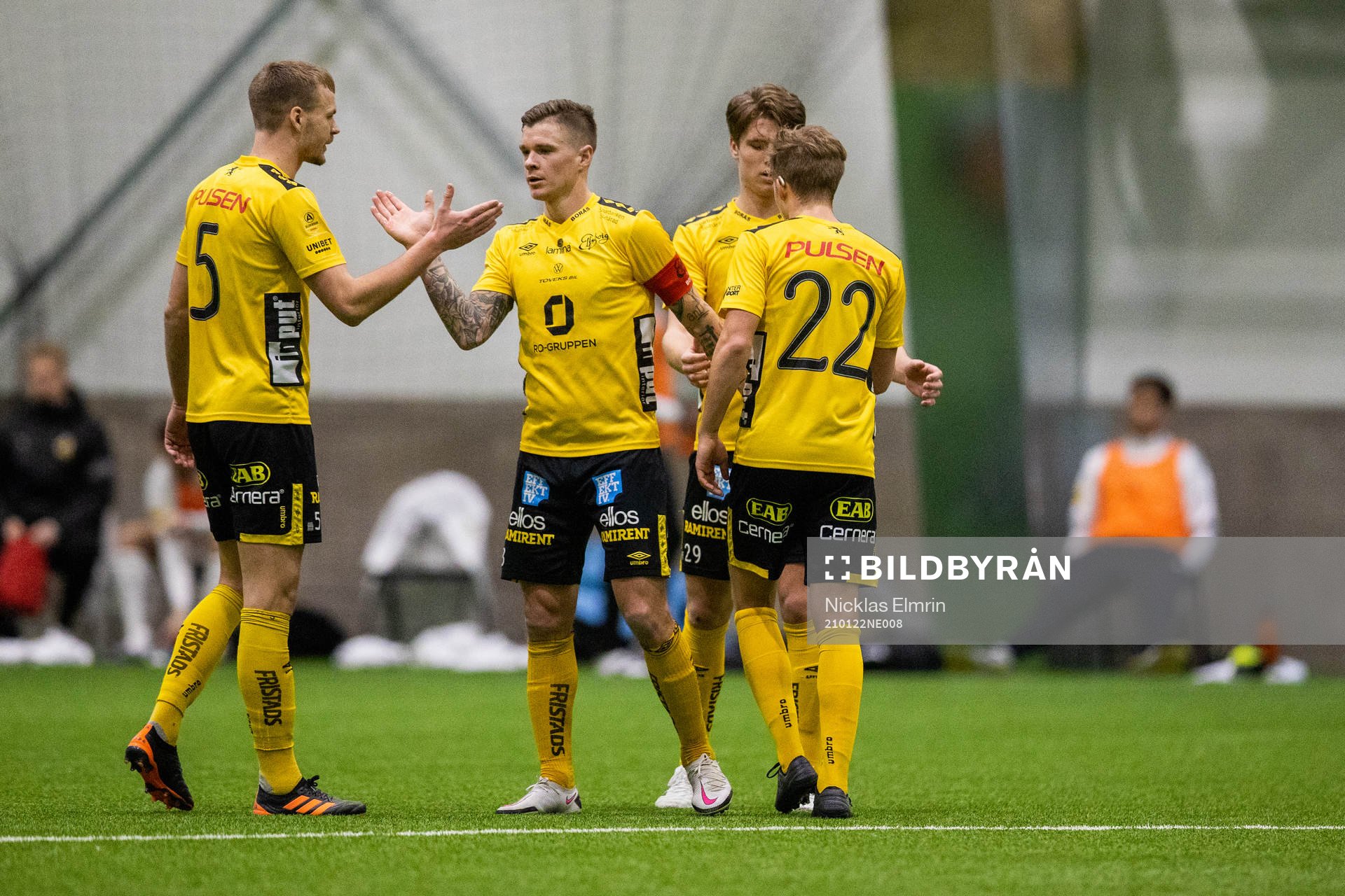 Elfsborgs Samuel Holmén, Gustav Henriksson och Kevin Holmén jublar efter träningsmatchen i fotboll mellan Elfsborg och Häcken den 22 januari 2021 i Borås.