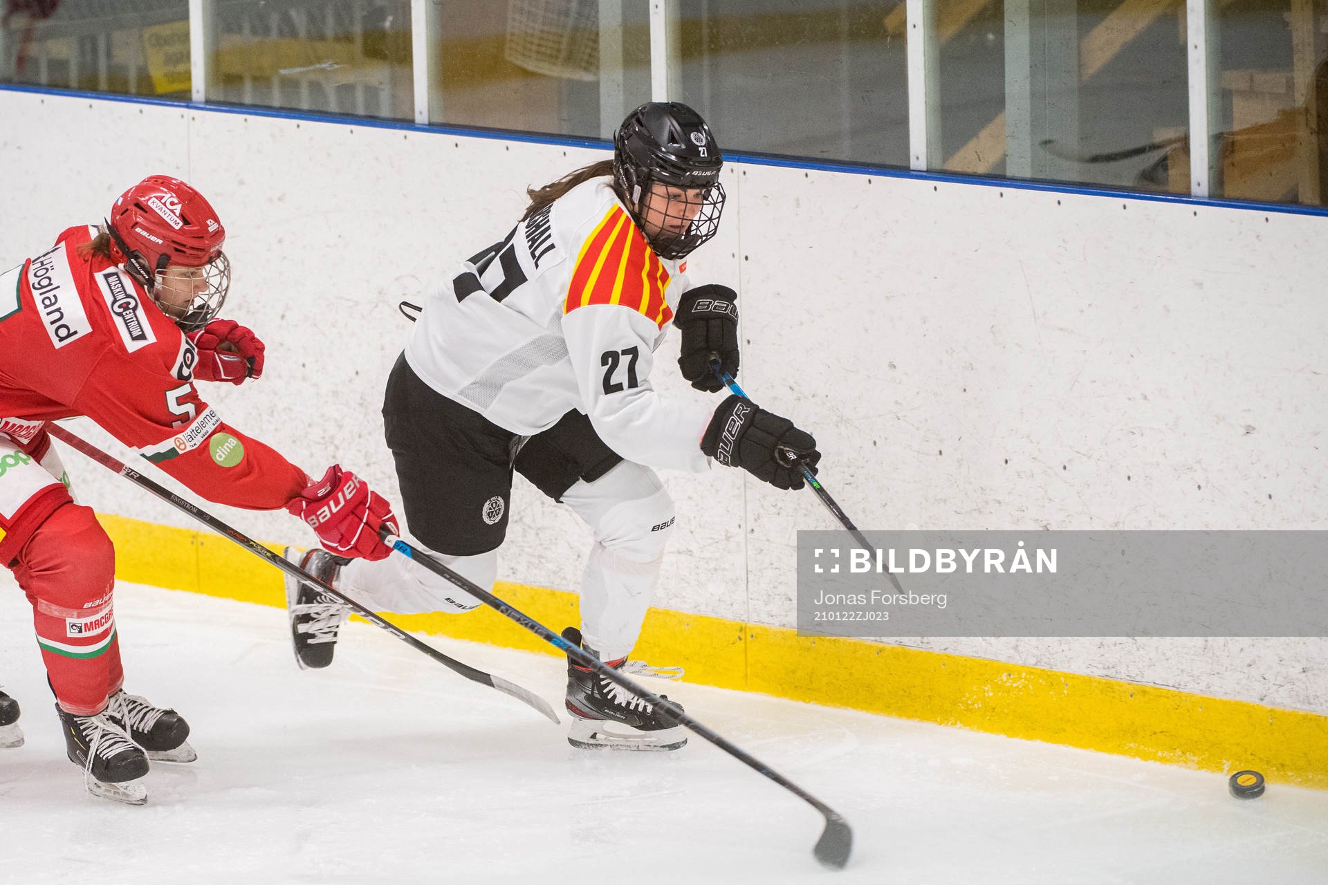Brynäs Patricia Marshall jagas av Modos Daniela Pejsova