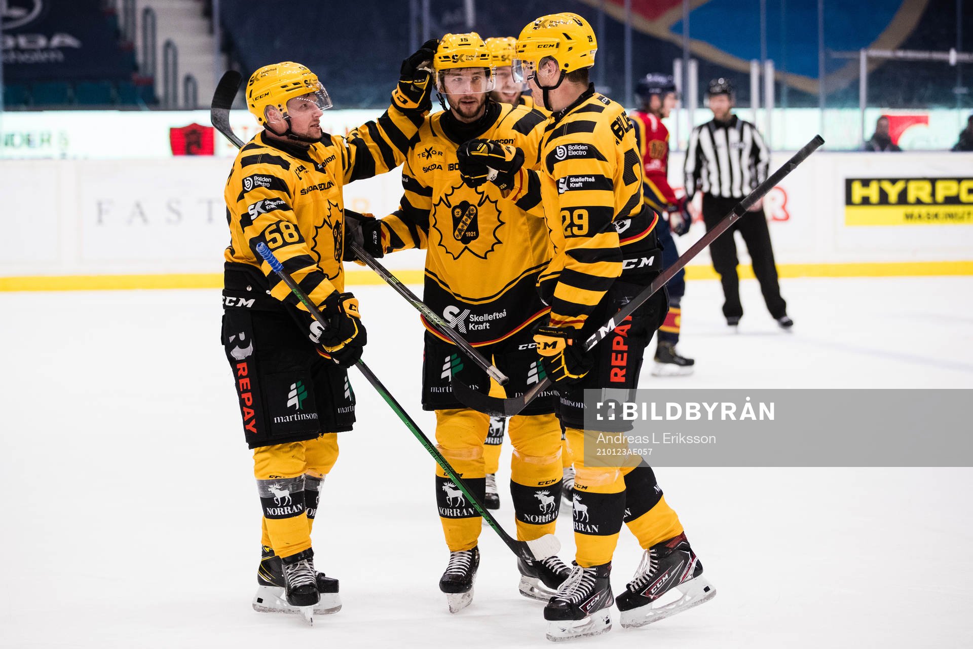 Skellefteås Oskar Nilsson och Melker Karlsson jublar