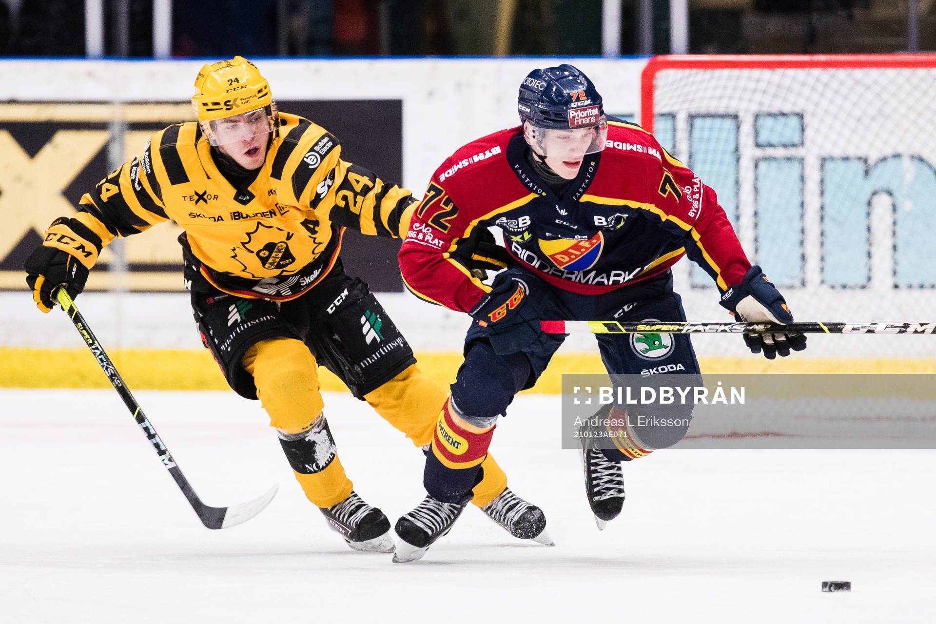 Skellefteås Andreas Wingerli jagar Djurgårdens William