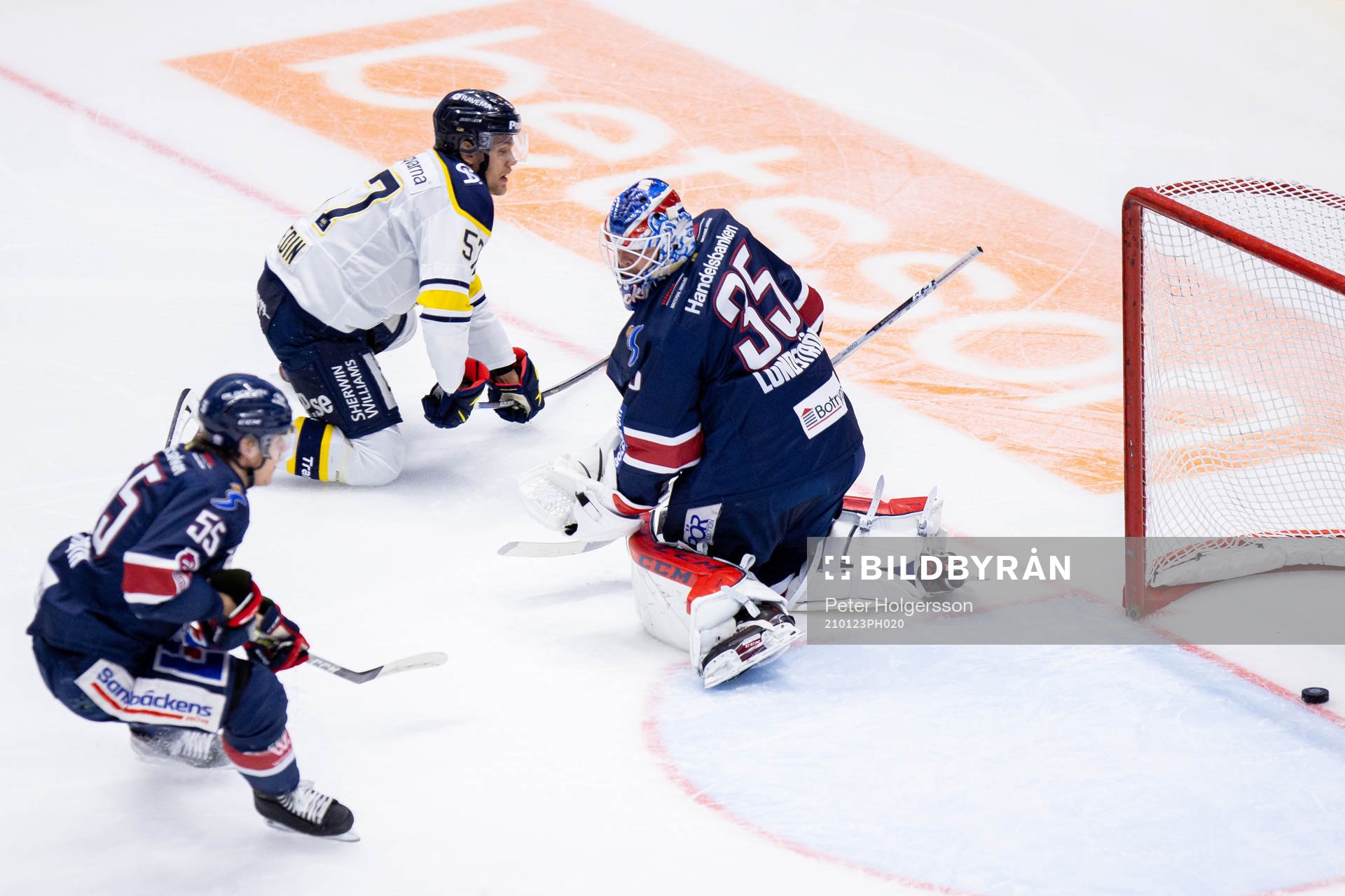 s Anton Wedin gör 0-1 bakom Linköpings målvakt Niklas