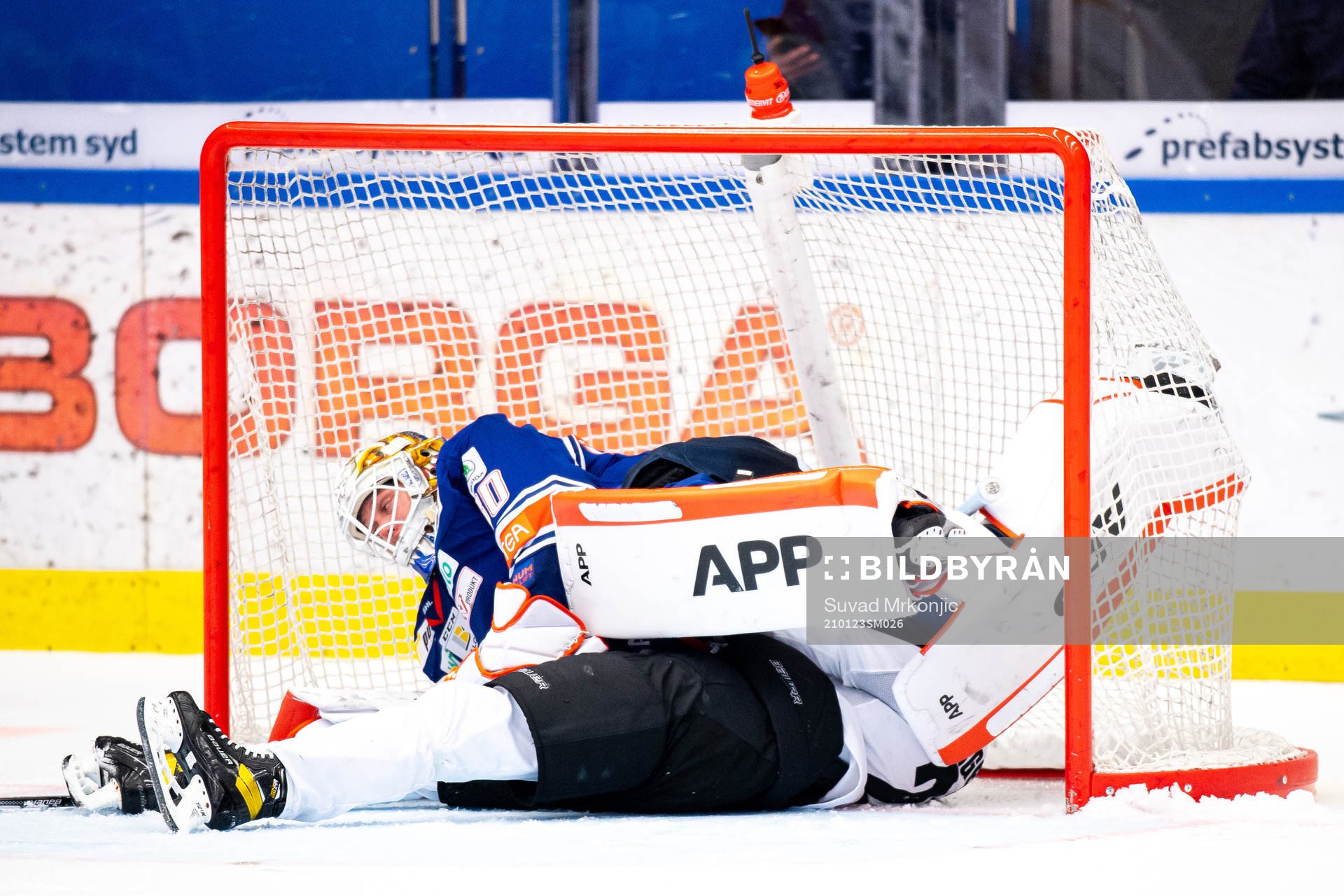 Växjös målvakt Viktor Fasth och Brynäs Oscar Birgersson