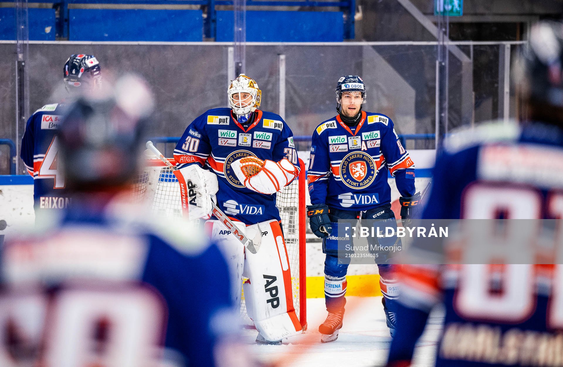 Växjös målvakt Viktor Fasth jublar med lagkamrater