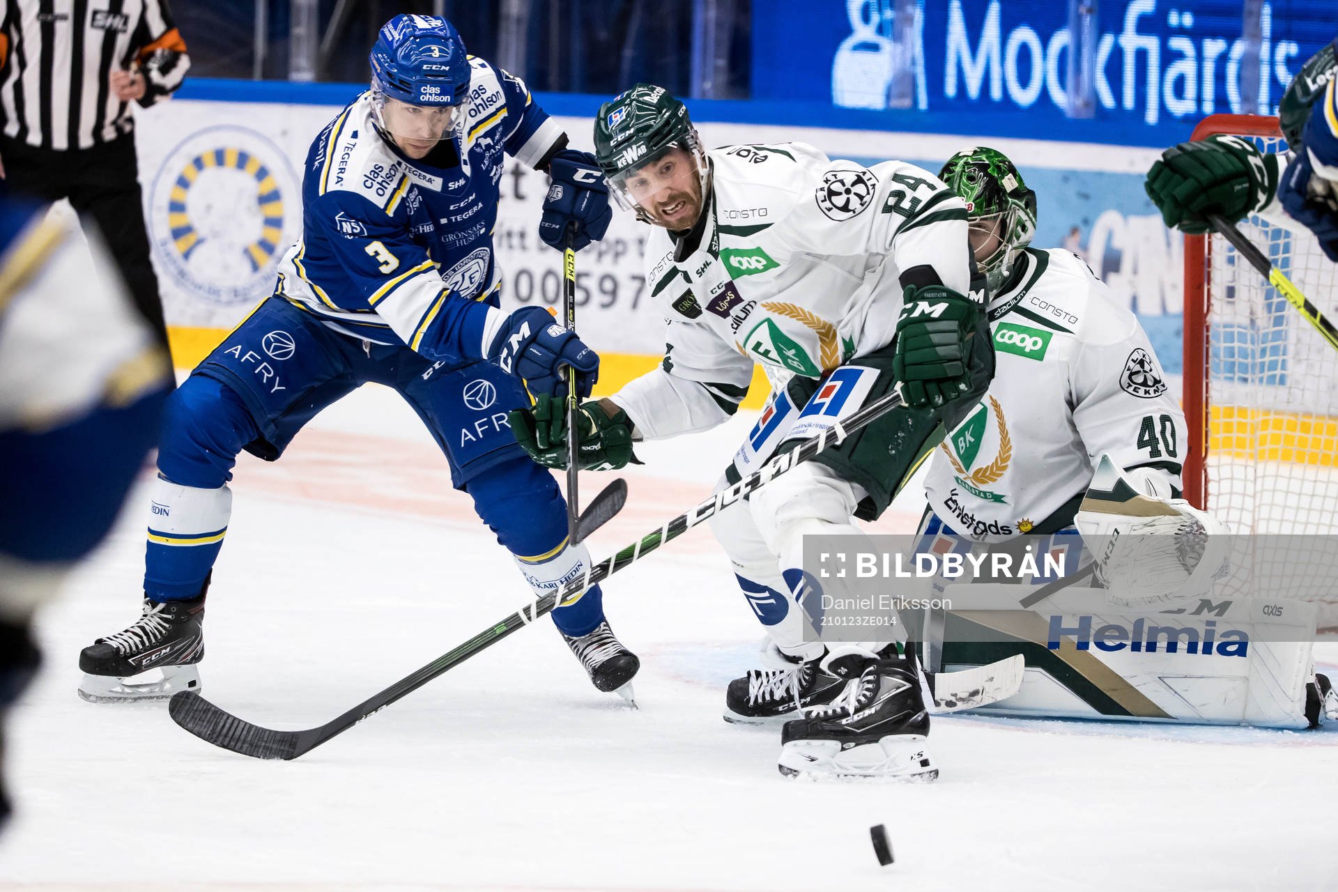 Leksands August Berg och Färjestads Jonathon Blum framför