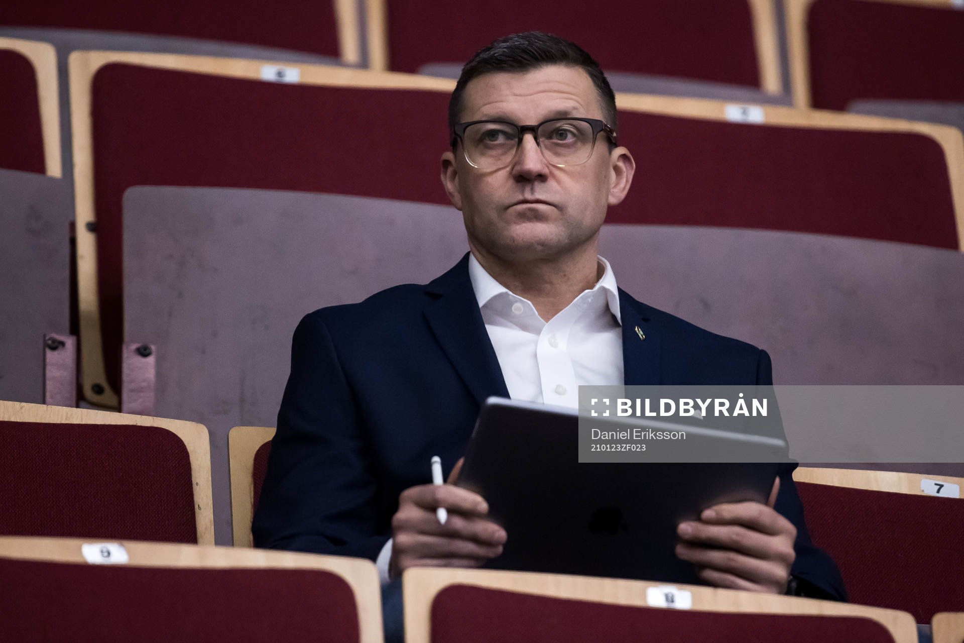 Färjestads Pelle Prestberg på läktaren